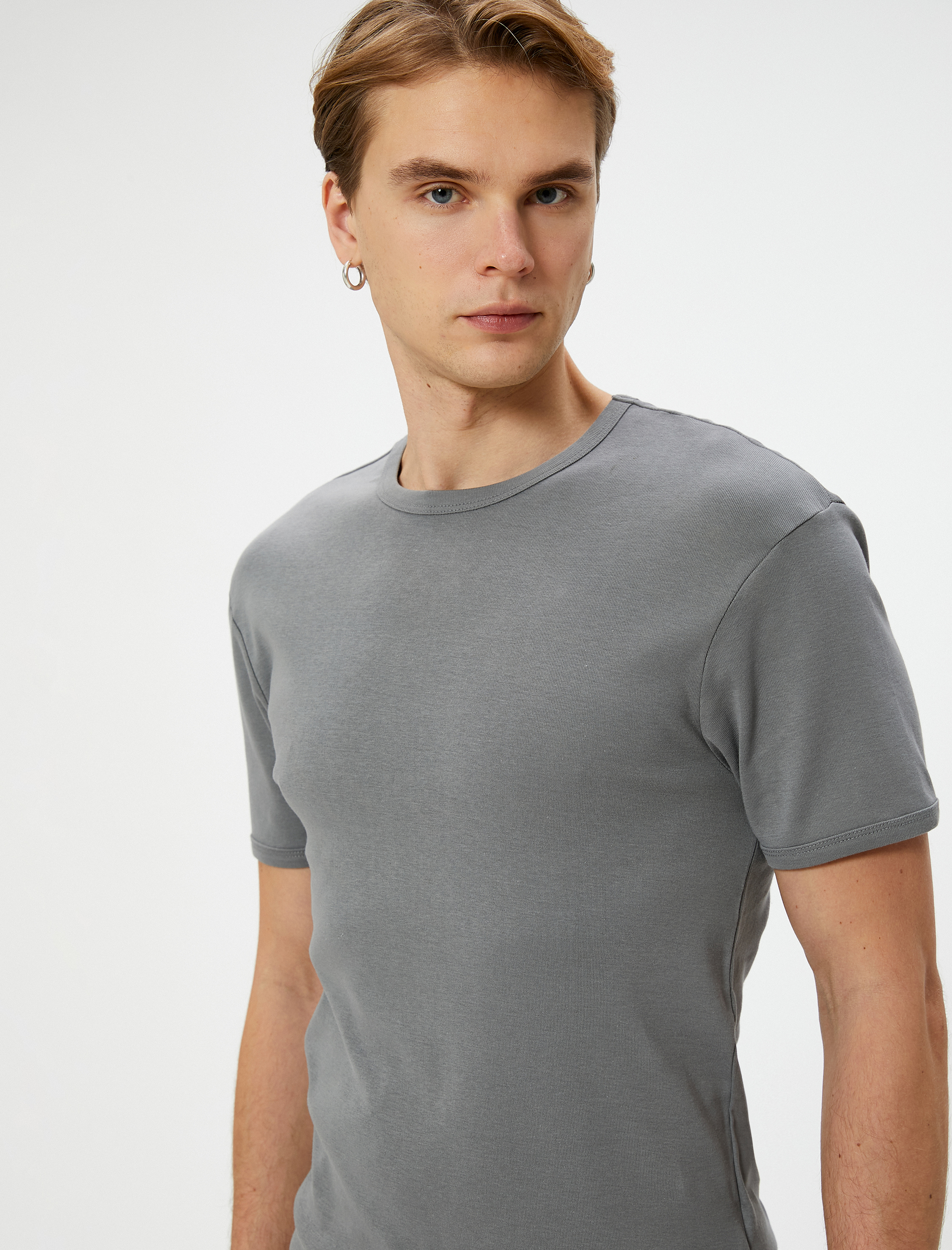Basic Tişört Slim Fit Bisiklet Yaka Kısa Kollu Pamuklu