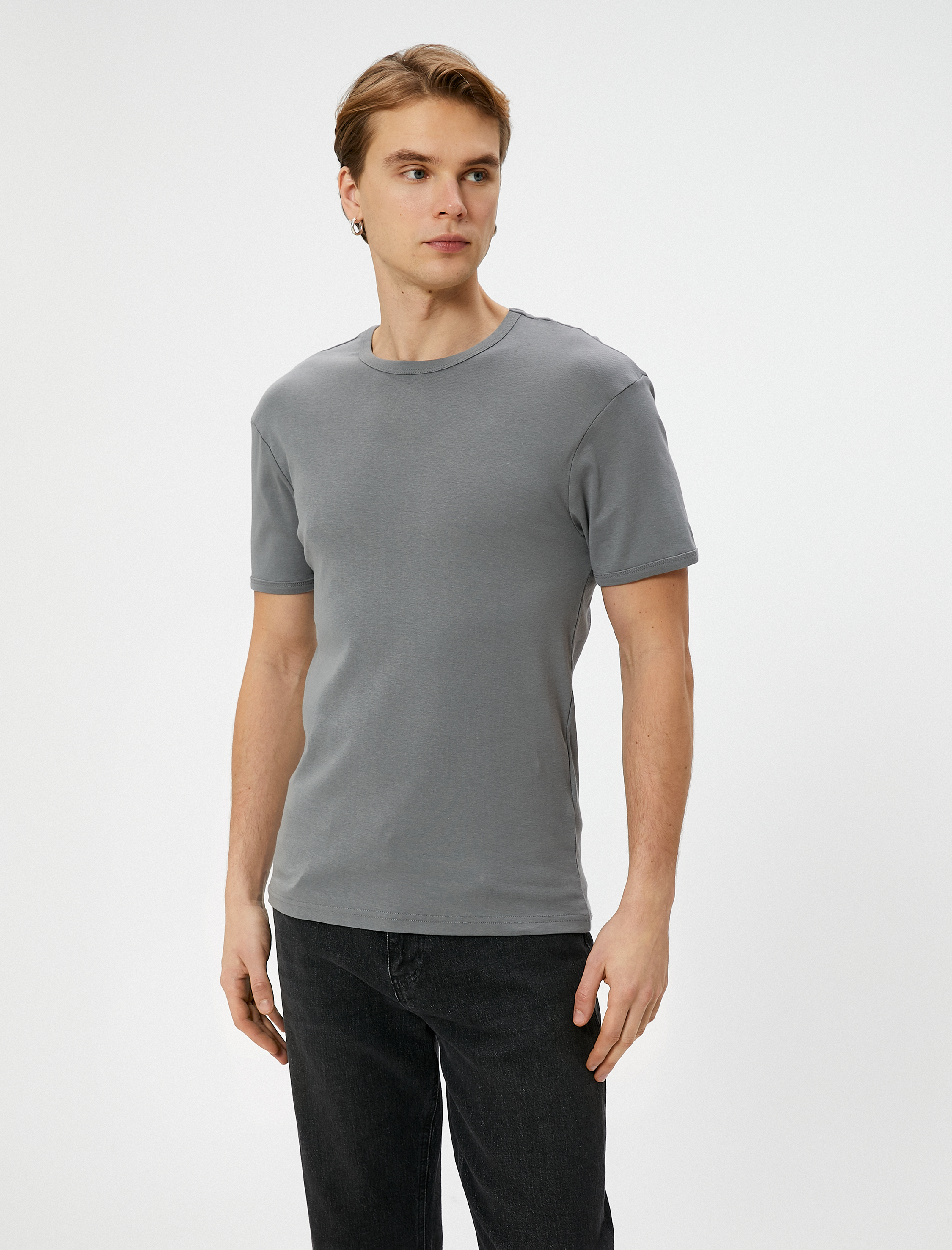 Basic Tişört Slim Fit Bisiklet Yaka Kısa Kollu Pamuklu