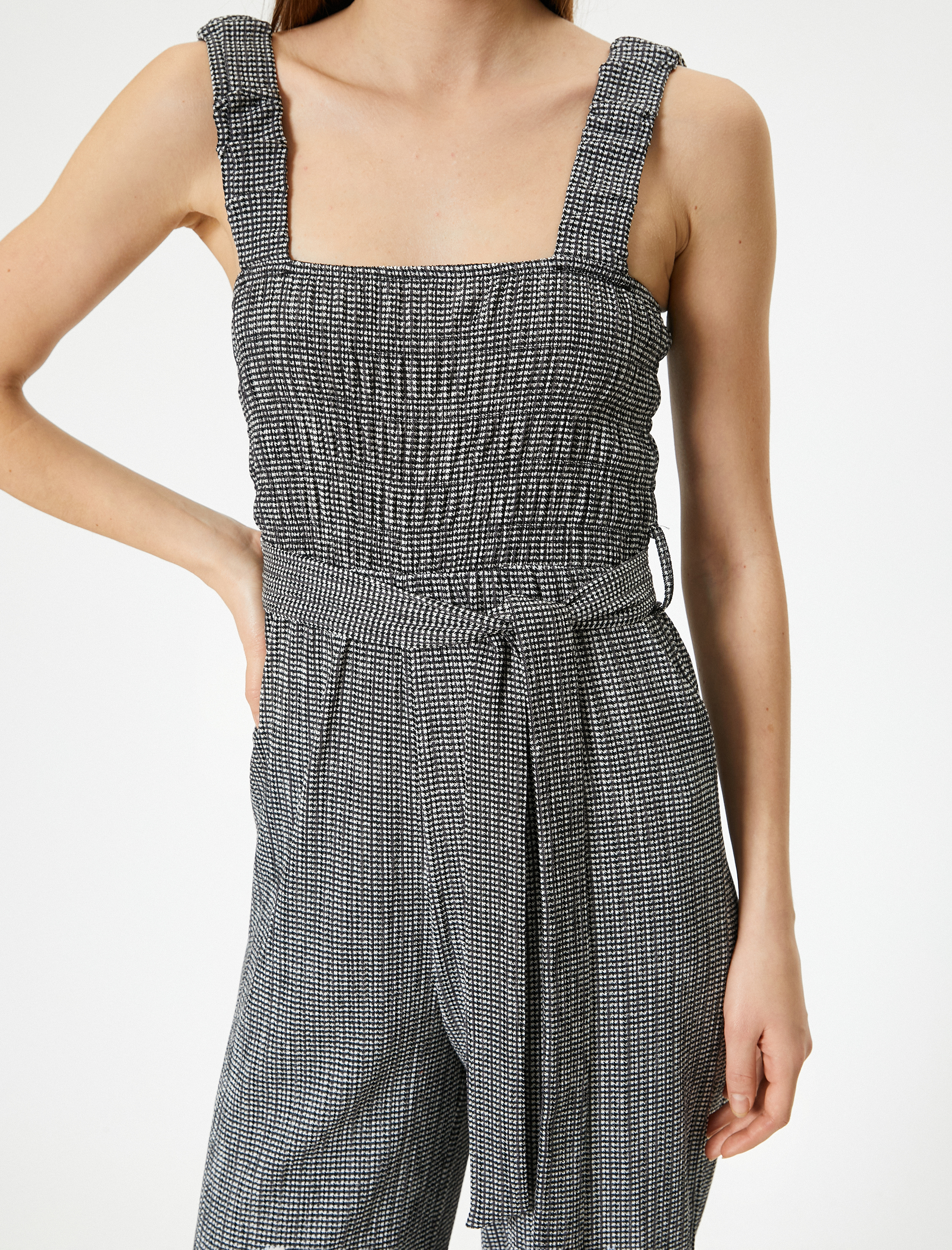   Tulum Kalın Askılı Kuşak Detaylı Kısa Düz Geniş Paça Rahat Kalıp Gipeli Bürümcük