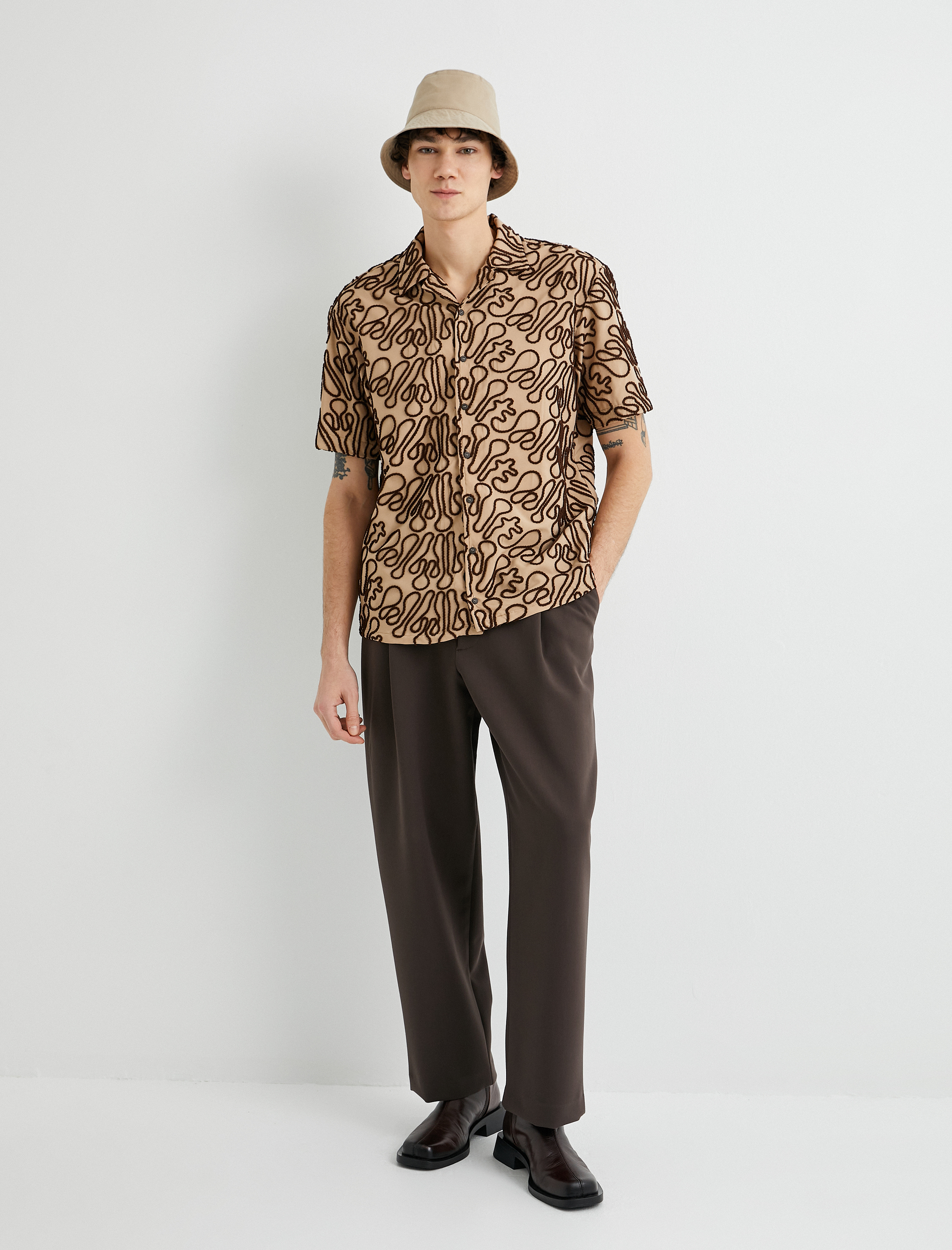 Yazlık Gömlek Kısa Kollu Devrik Yaka İşlemeli Regular Fit