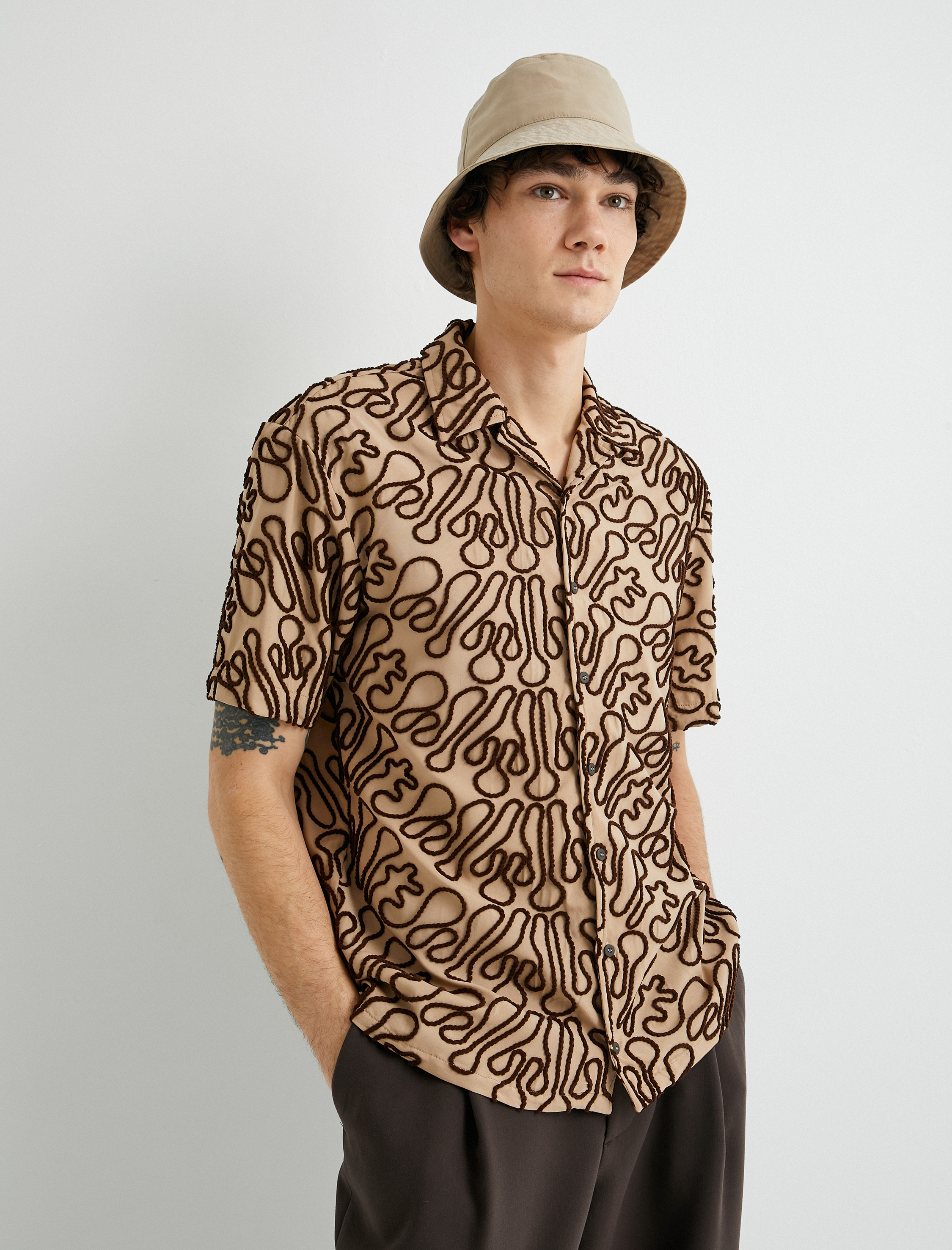 Yazlık Gömlek Kısa Kollu Devrik Yaka İşlemeli Regular Fit