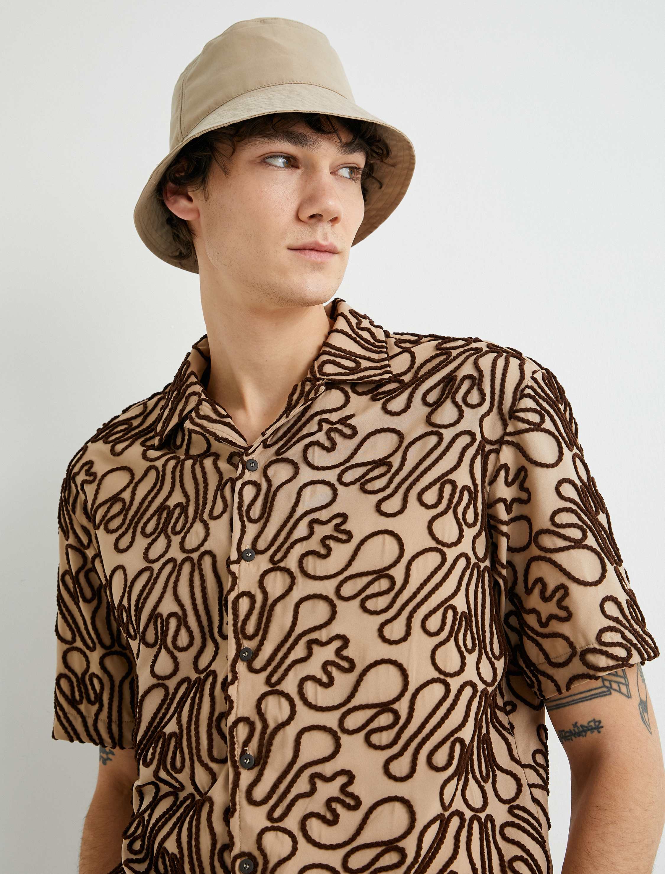 Yazlık Gömlek Kısa Kollu Devrik Yaka İşlemeli Regular Fit