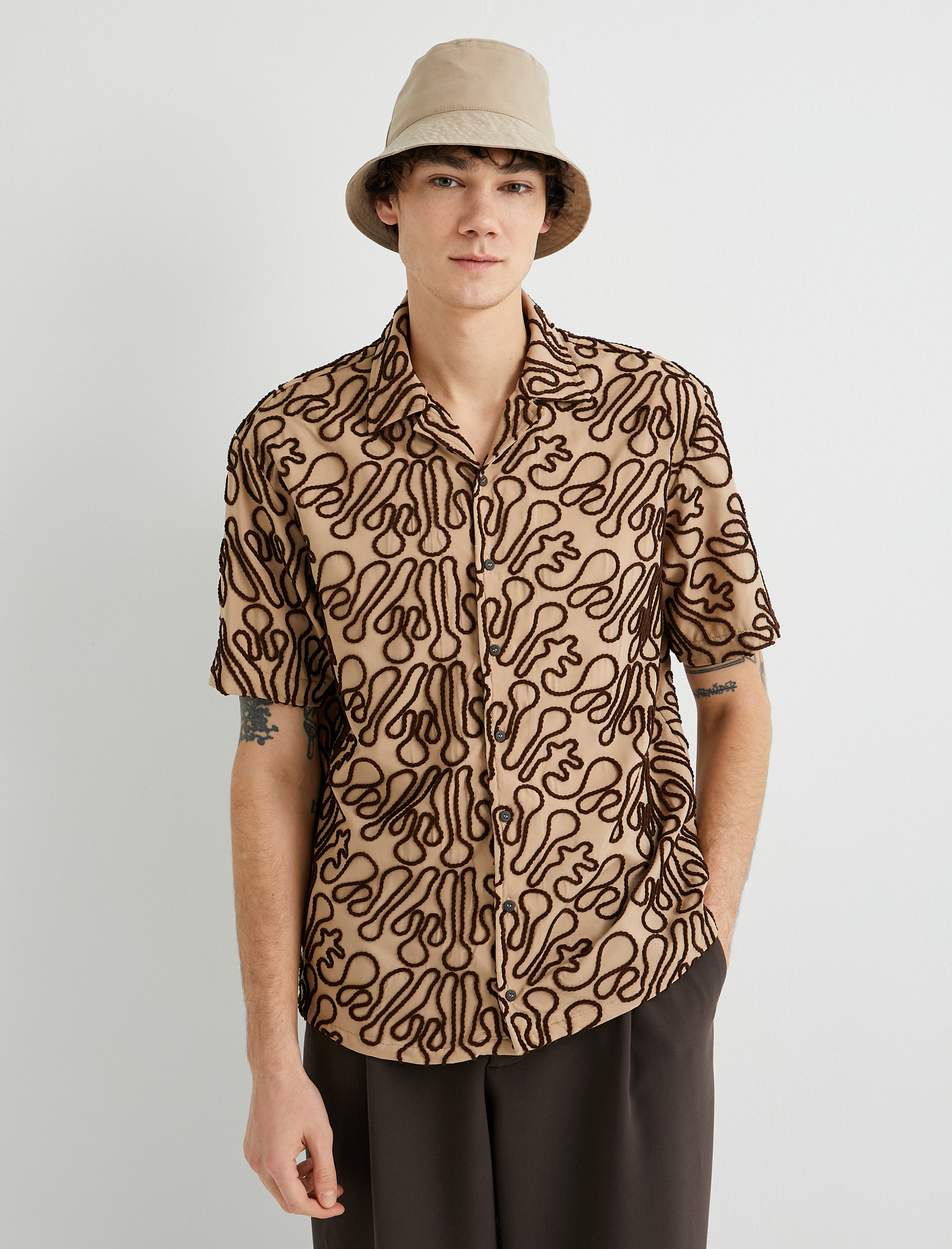 Yazlık Gömlek Kısa Kollu Devrik Yaka İşlemeli Regular Fit