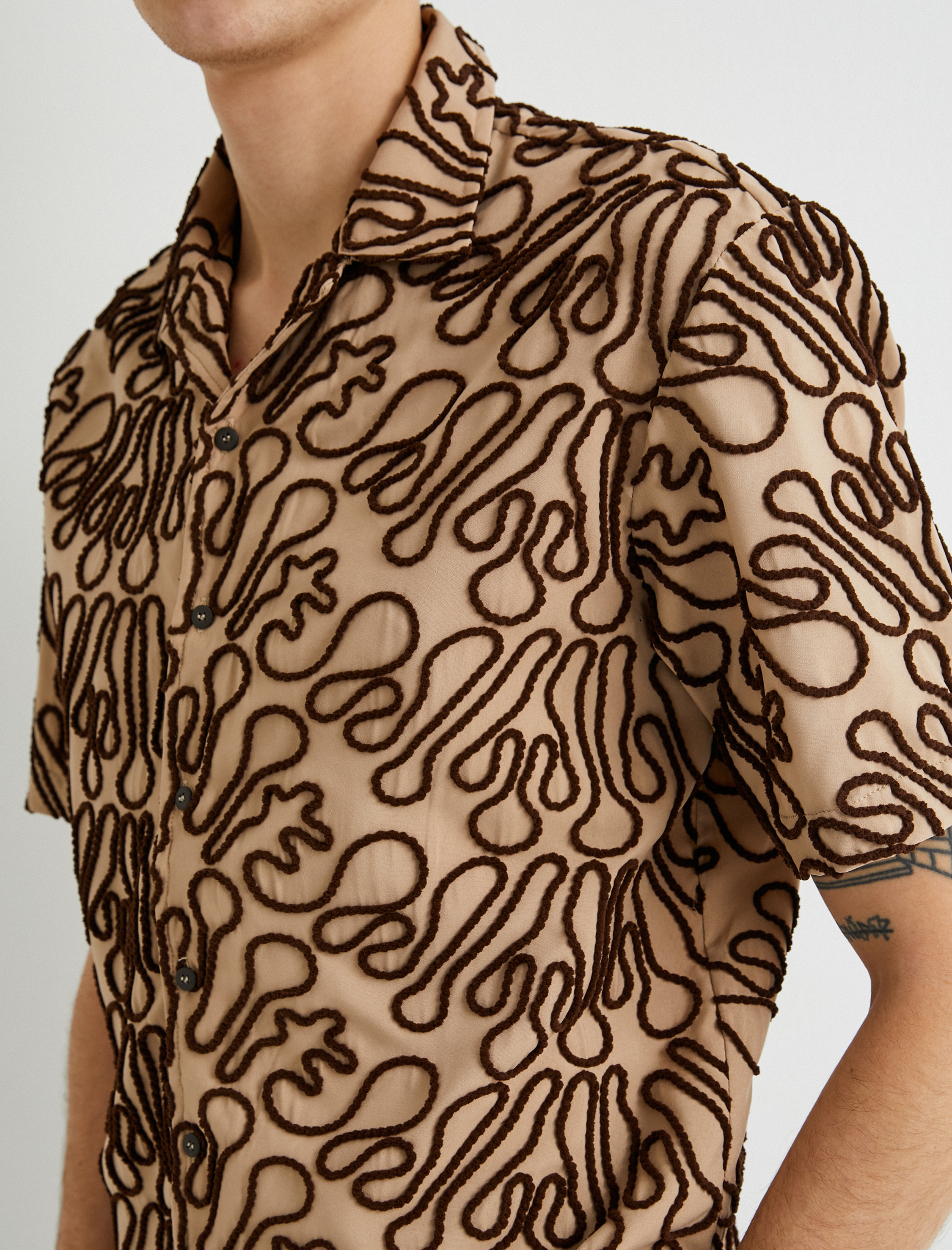 Yazlık Gömlek Kısa Kollu Devrik Yaka İşlemeli Regular Fit