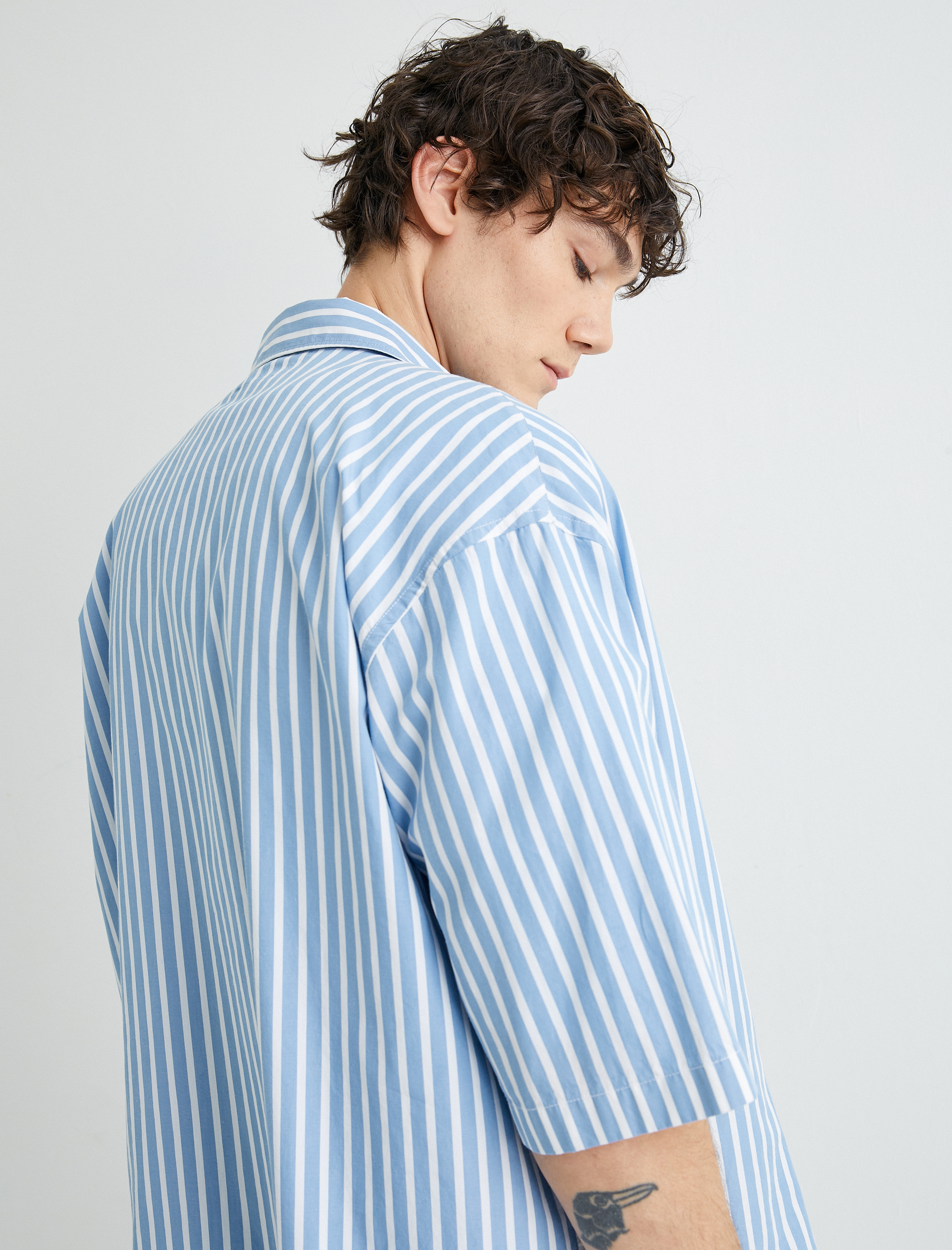   Oversize Gömlek Kısa Kollu Cep Detaylı Klasik Yaka Regular Fit