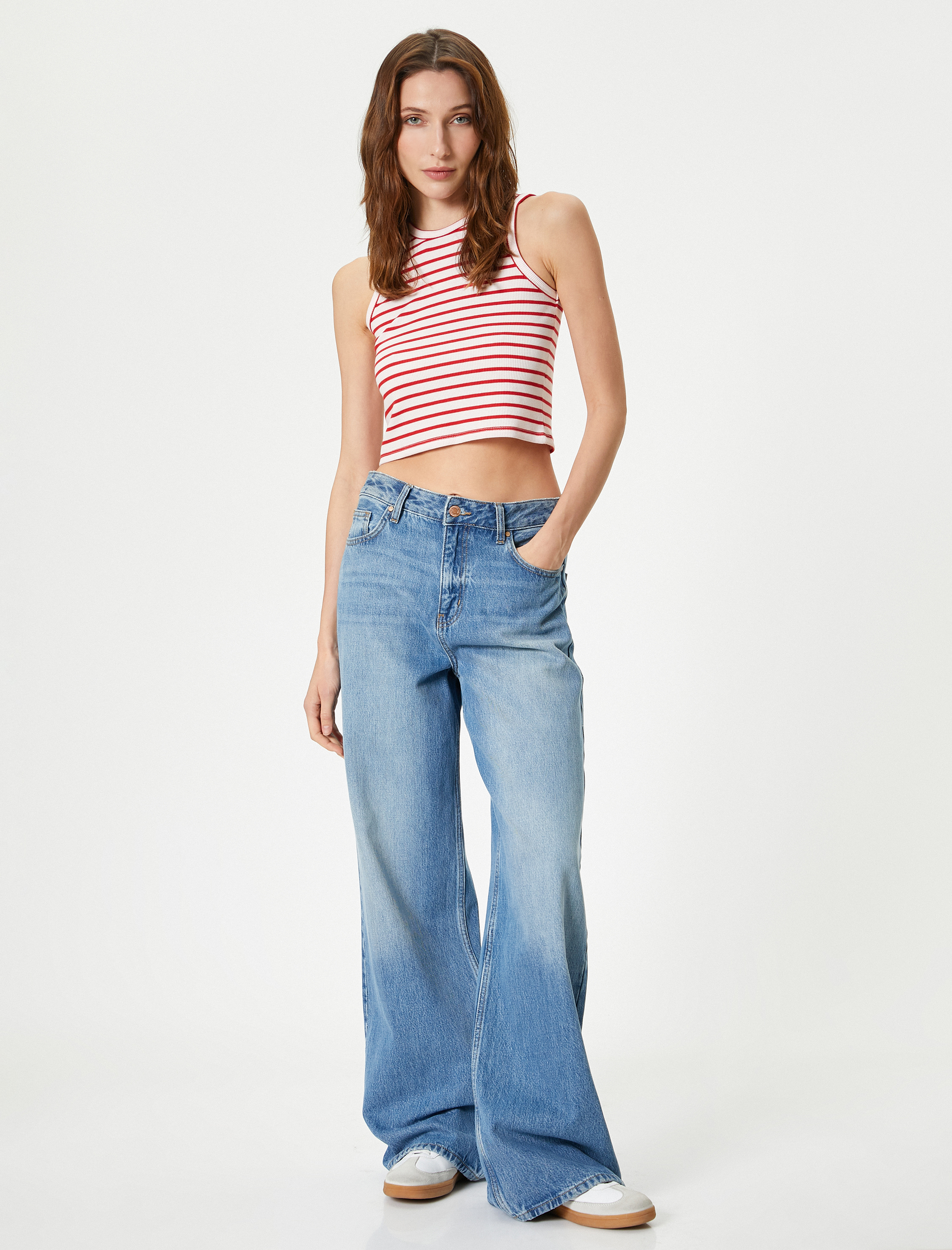   Crop Atlet Halter Yaka Fitilli