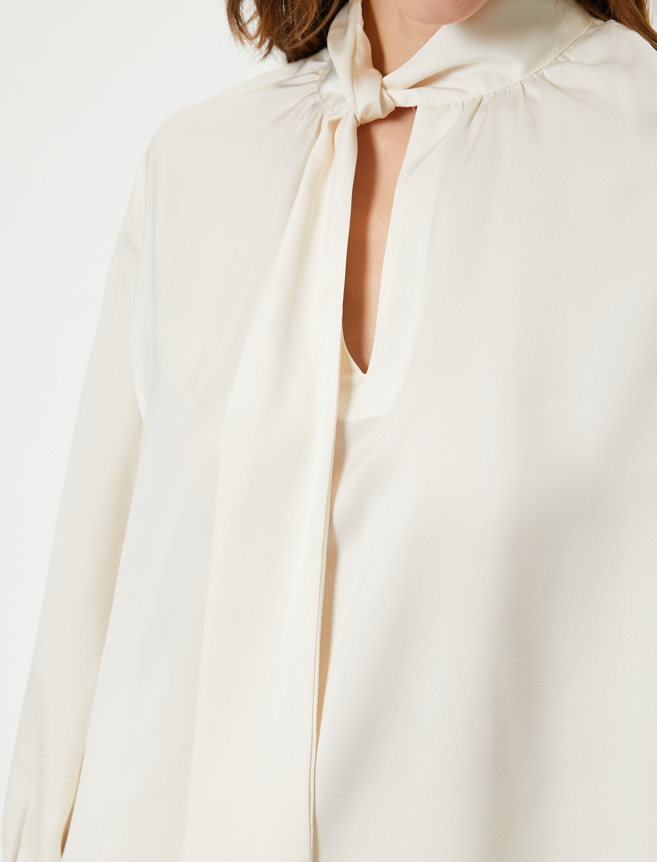   Bluz Uzun Kollu Fular Yaka