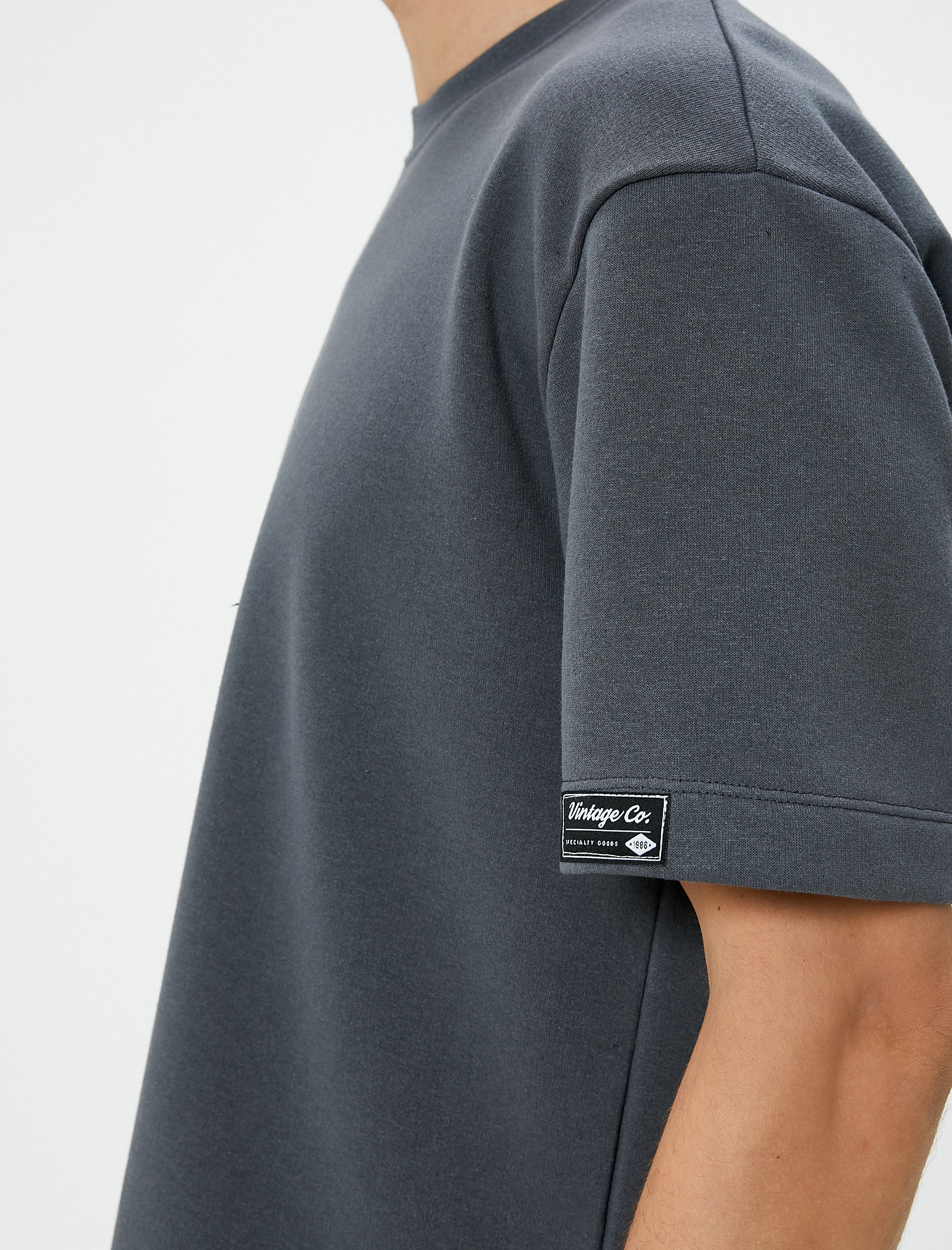   Oversize Tişört Etiket Detaylı Bisiklet Yaka