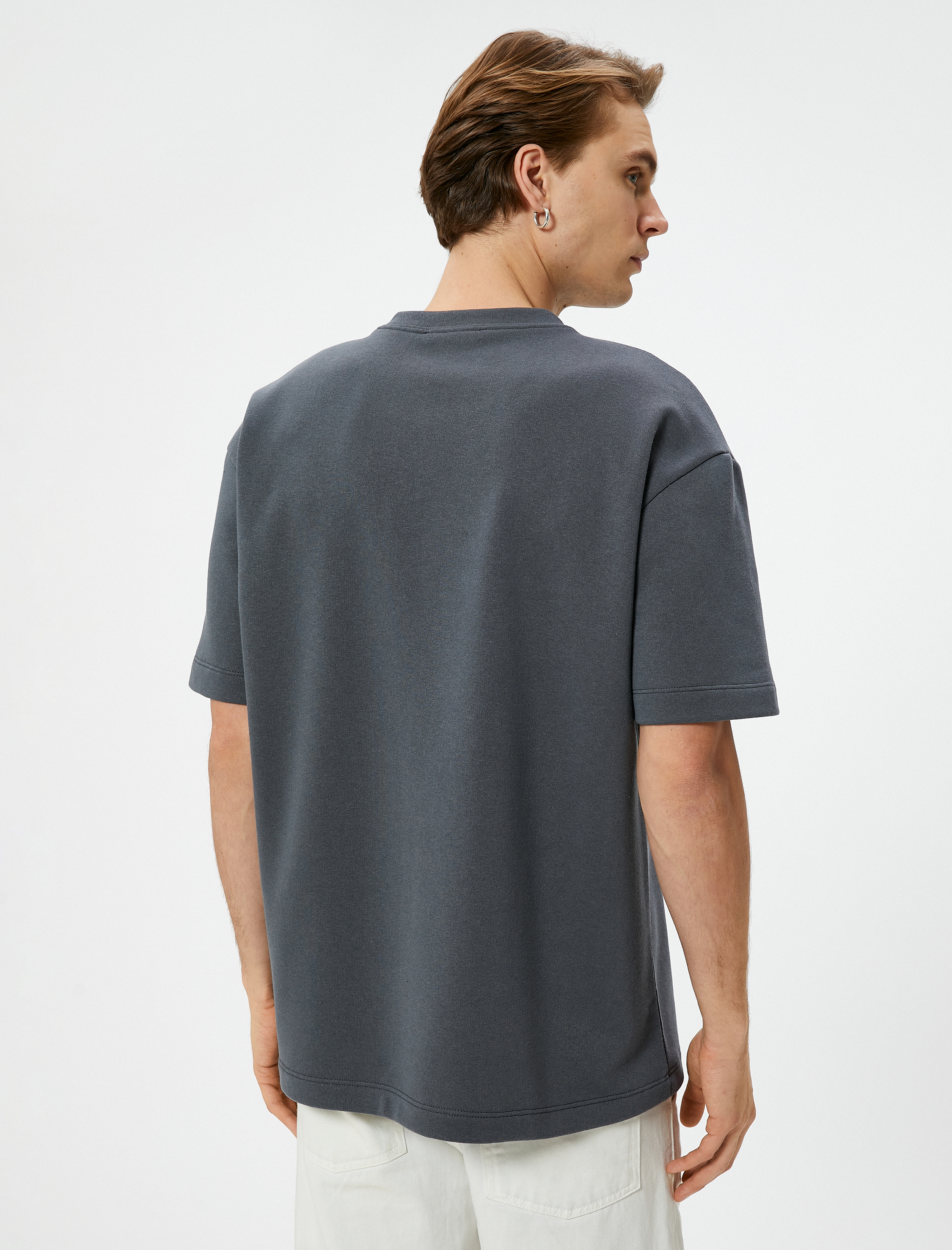   Oversize Tişört Etiket Detaylı Bisiklet Yaka