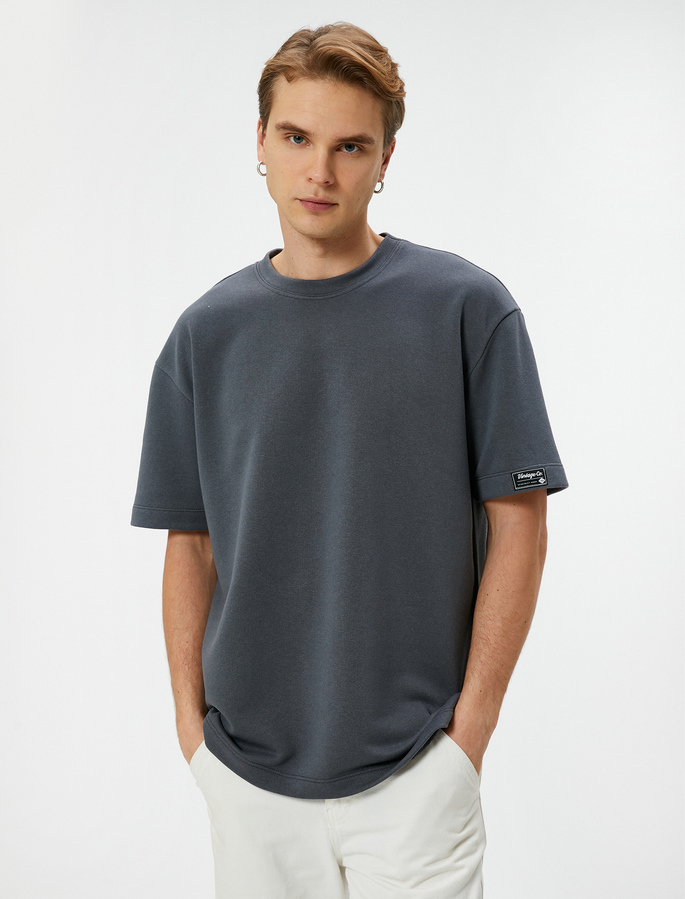   Oversize Tişört Etiket Detaylı Bisiklet Yaka