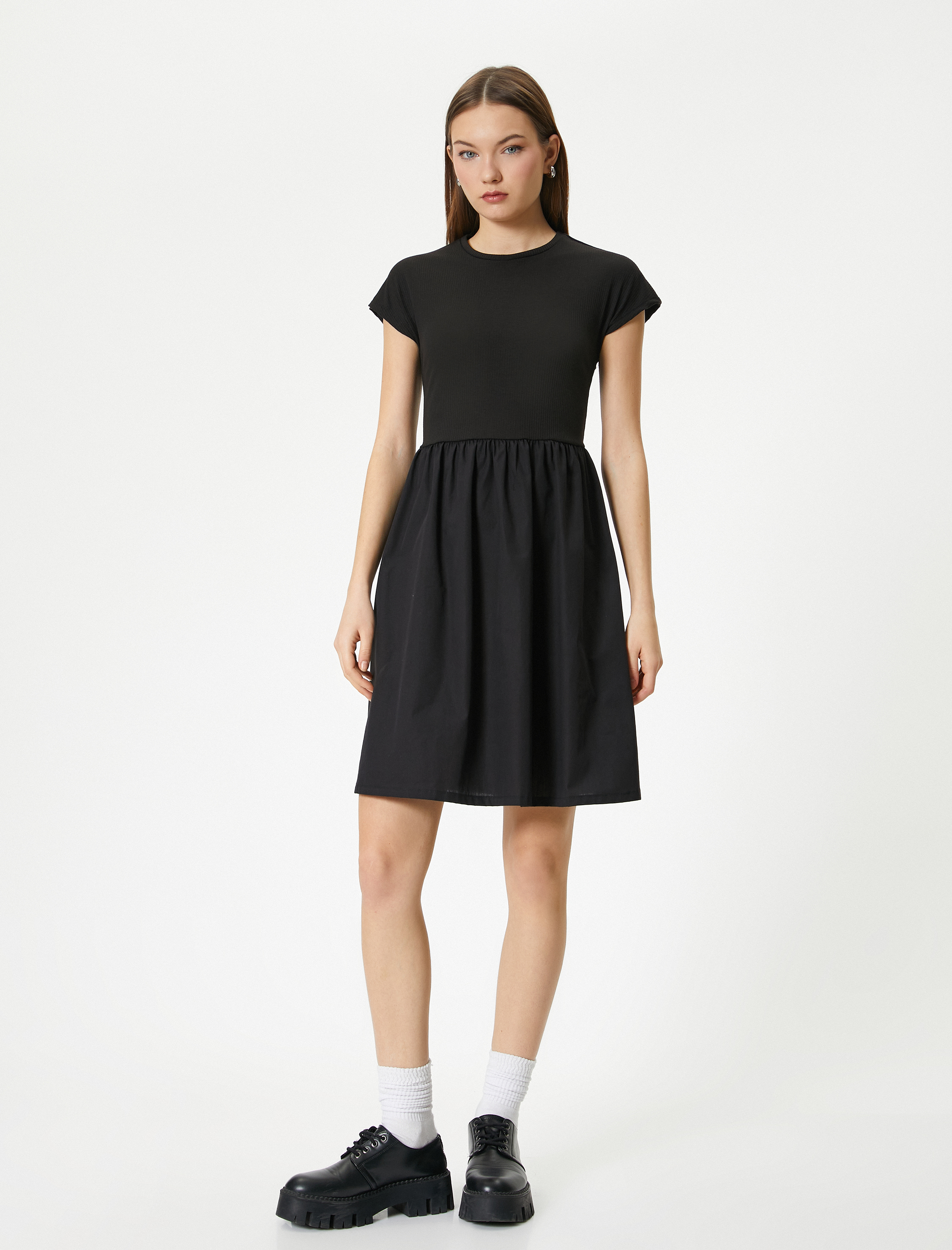   Kolsuz Mini Elbise Çan Etek Yuvarlak Yaka Pamuklu Rahat Kalıp