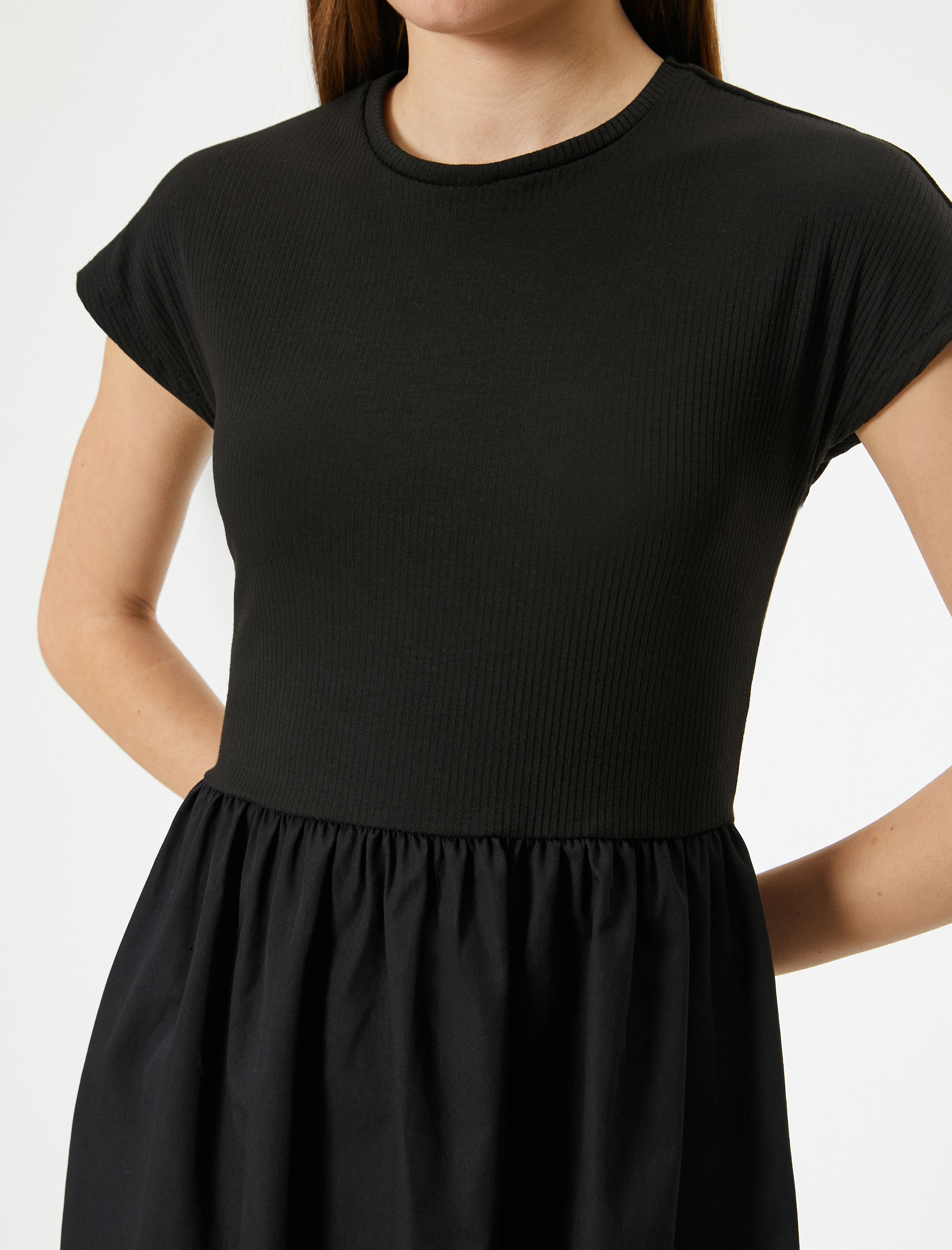   Kolsuz Mini Elbise Çan Etek Yuvarlak Yaka Pamuklu Rahat Kalıp