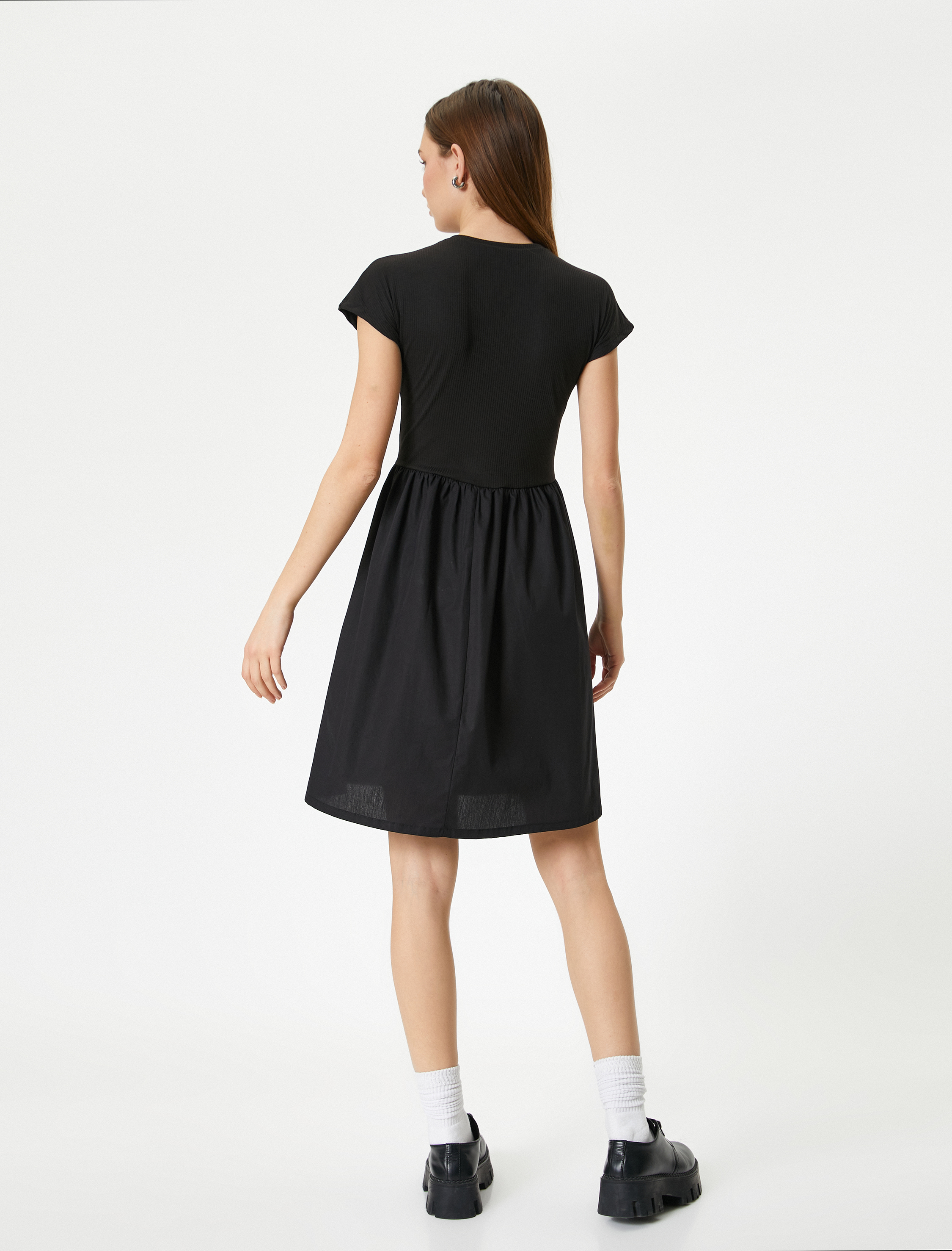   Kolsuz Mini Elbise Çan Etek Yuvarlak Yaka Pamuklu Rahat Kalıp