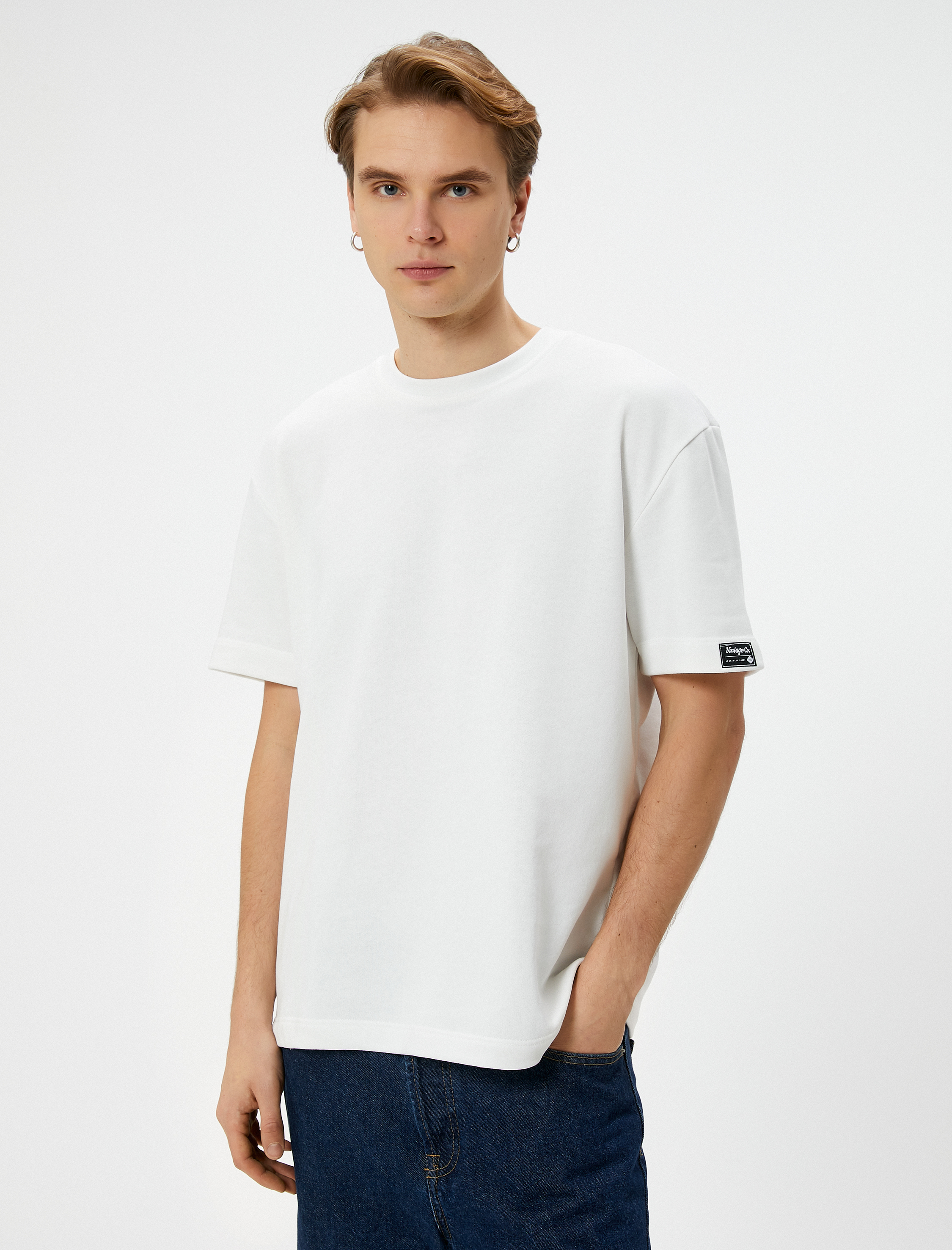   Oversize Tişört Etiket Detaylı Bisiklet Yaka