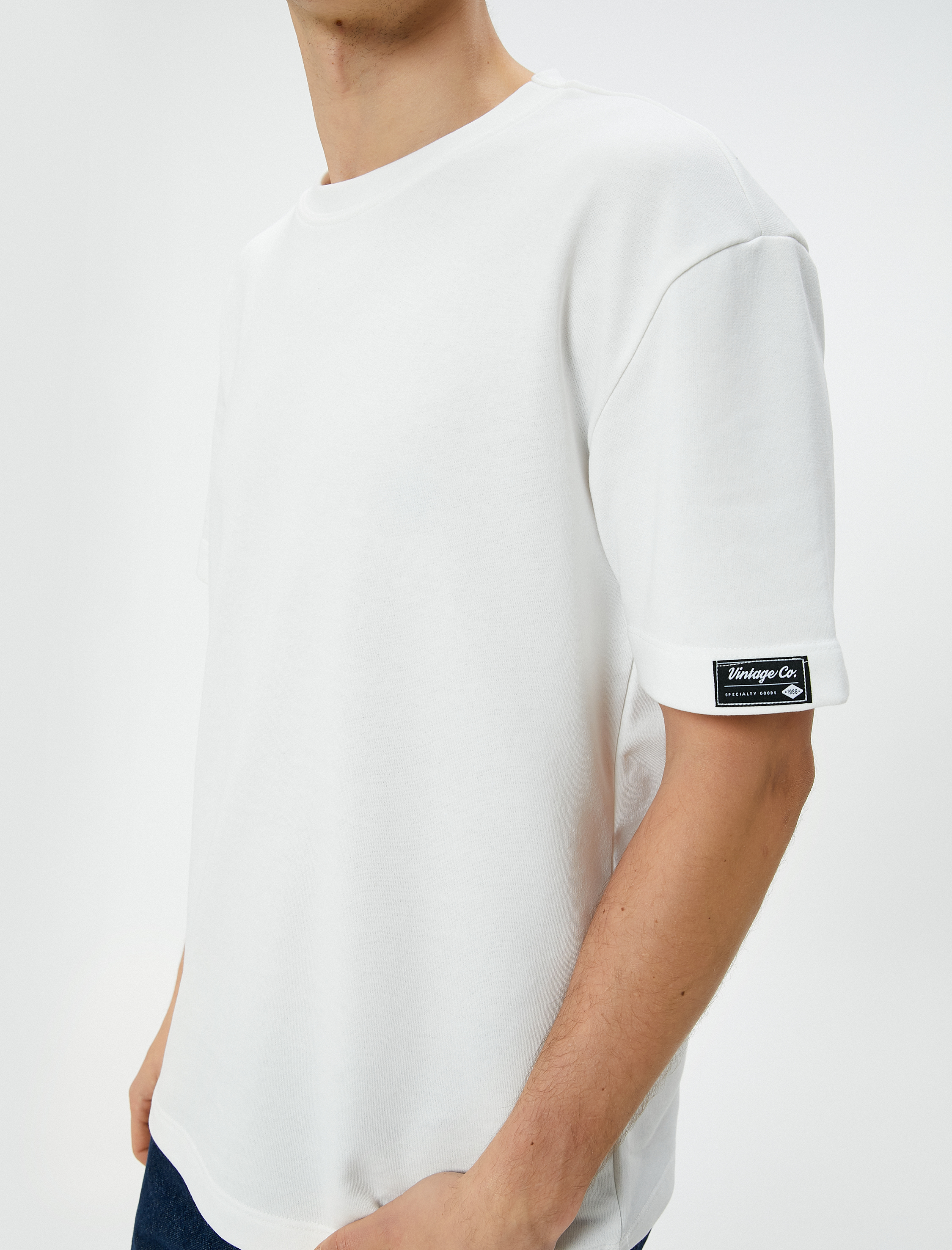   Oversize Tişört Etiket Detaylı Bisiklet Yaka