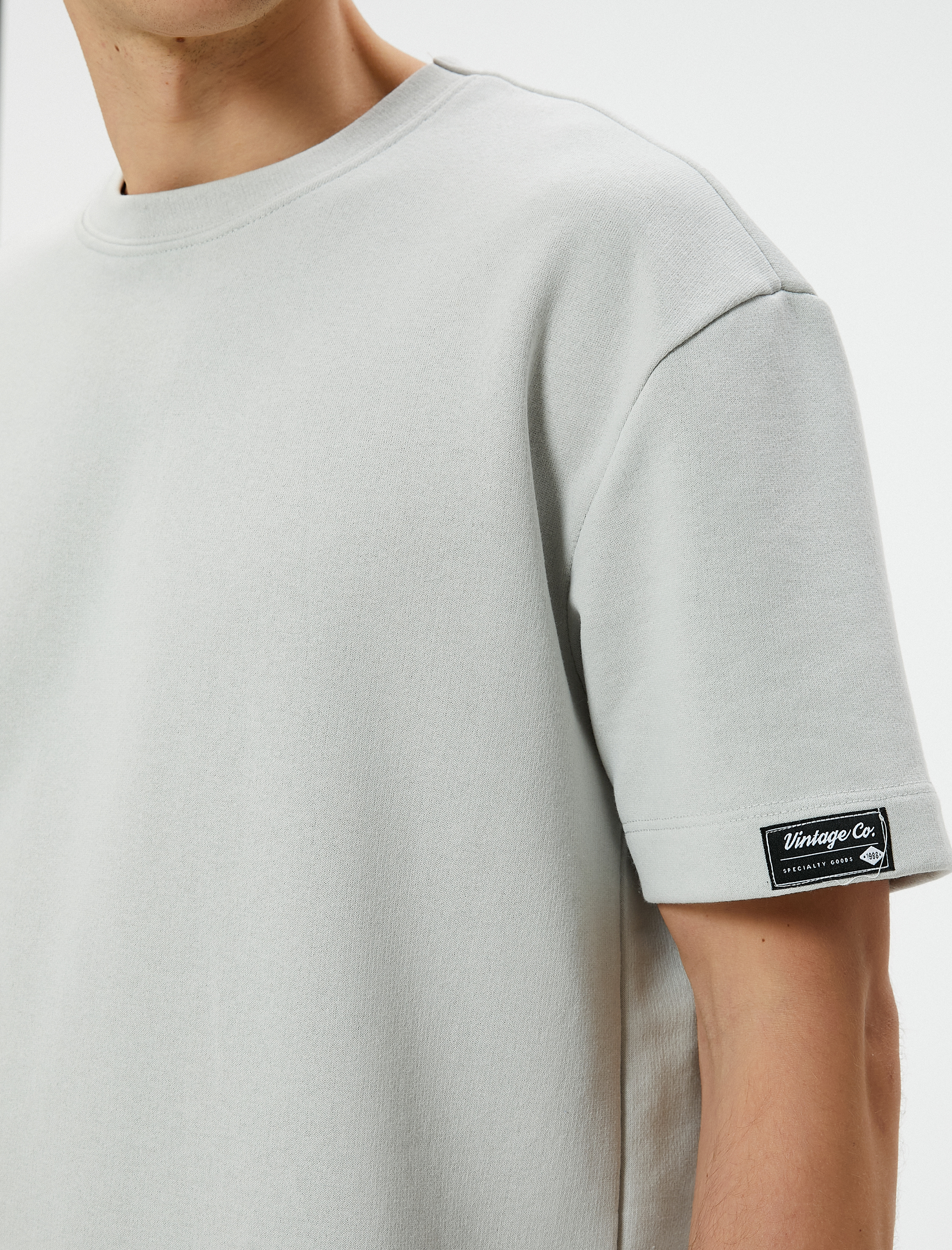   Oversize Tişört Etiket Detaylı Bisiklet Yaka