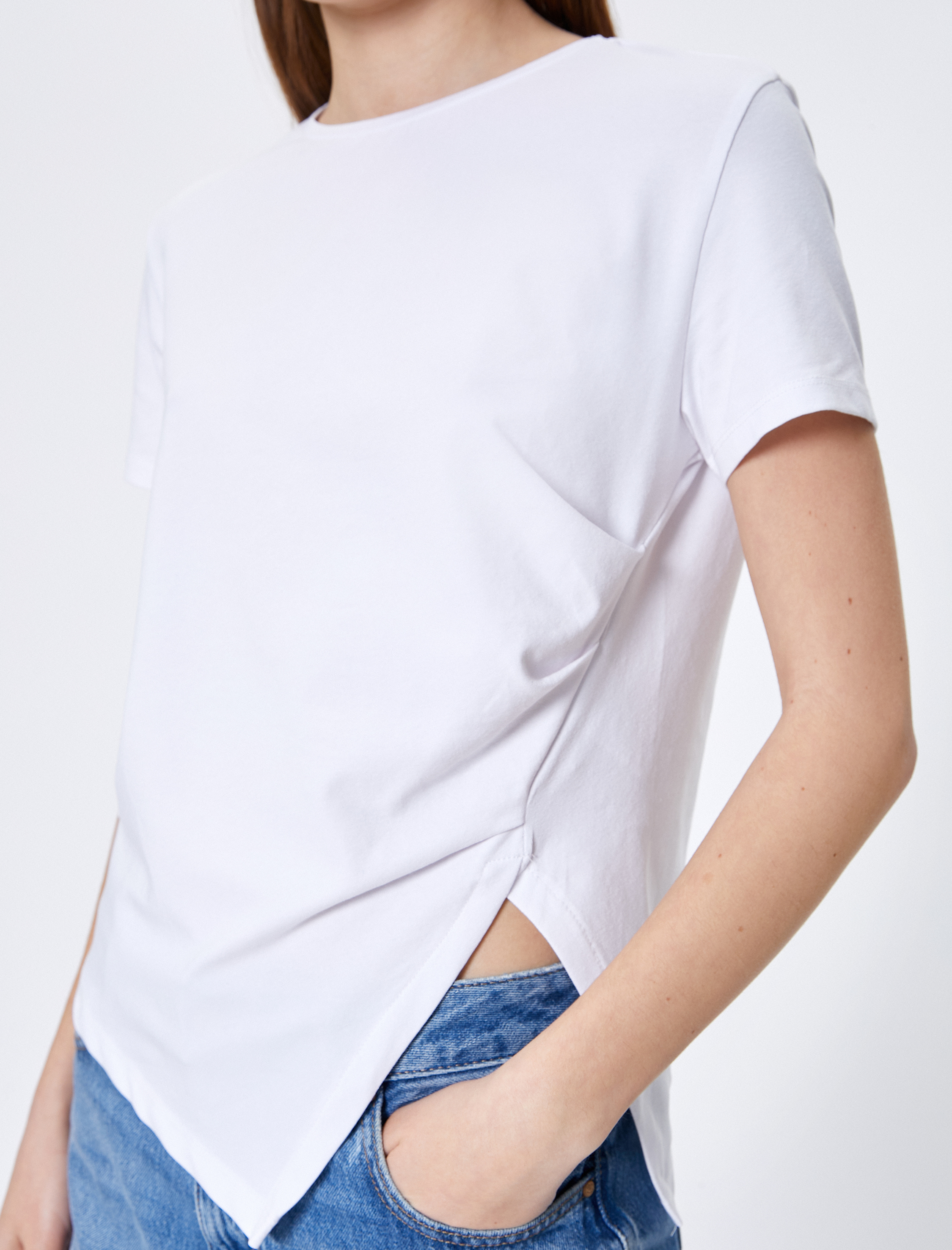   Önden Yırtmaç Detaylı Basic Tişört Kısa Kollu Bisiklet Yaka Pamuklu