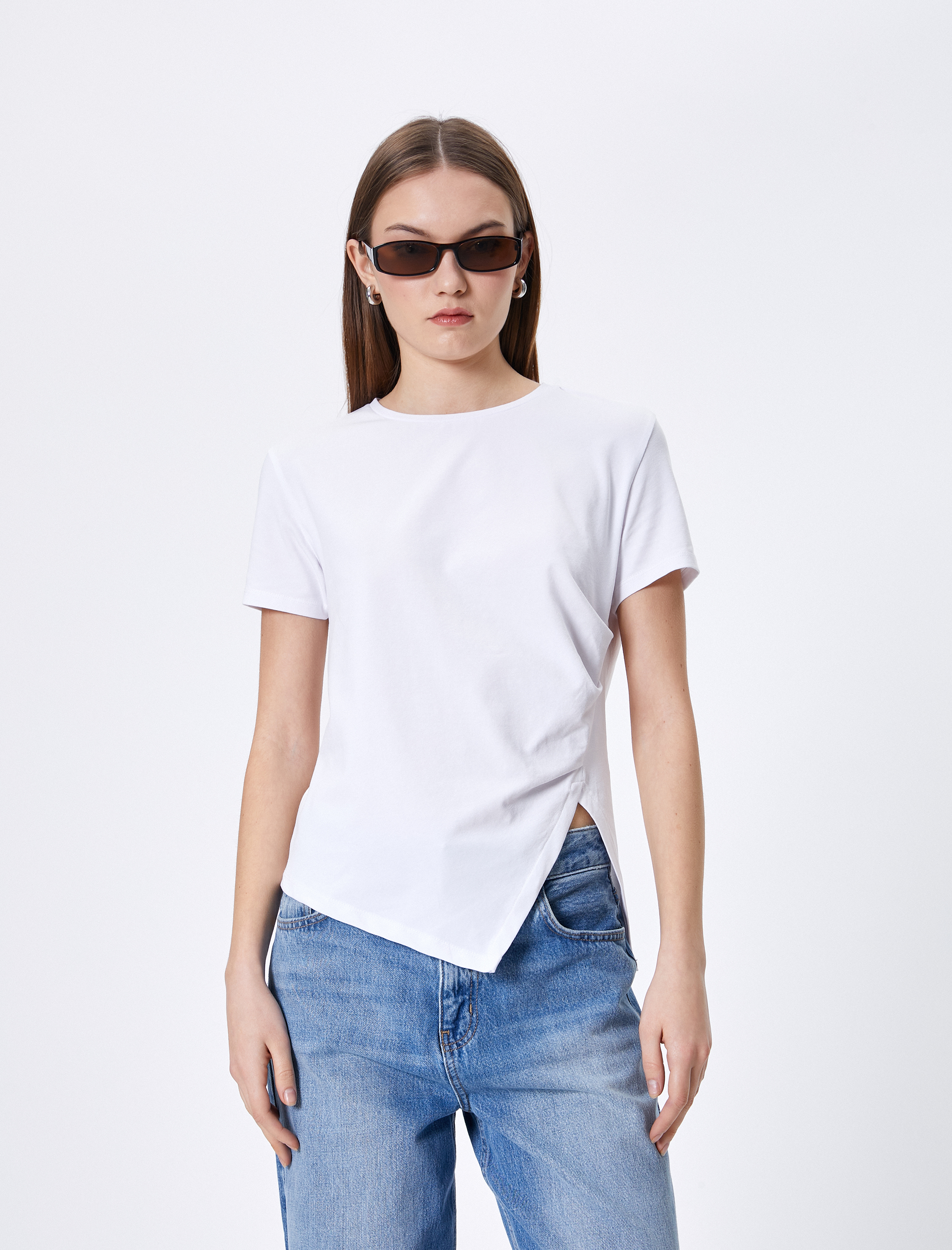   Önden Yırtmaç Detaylı Basic Tişört Kısa Kollu Bisiklet Yaka Pamuklu