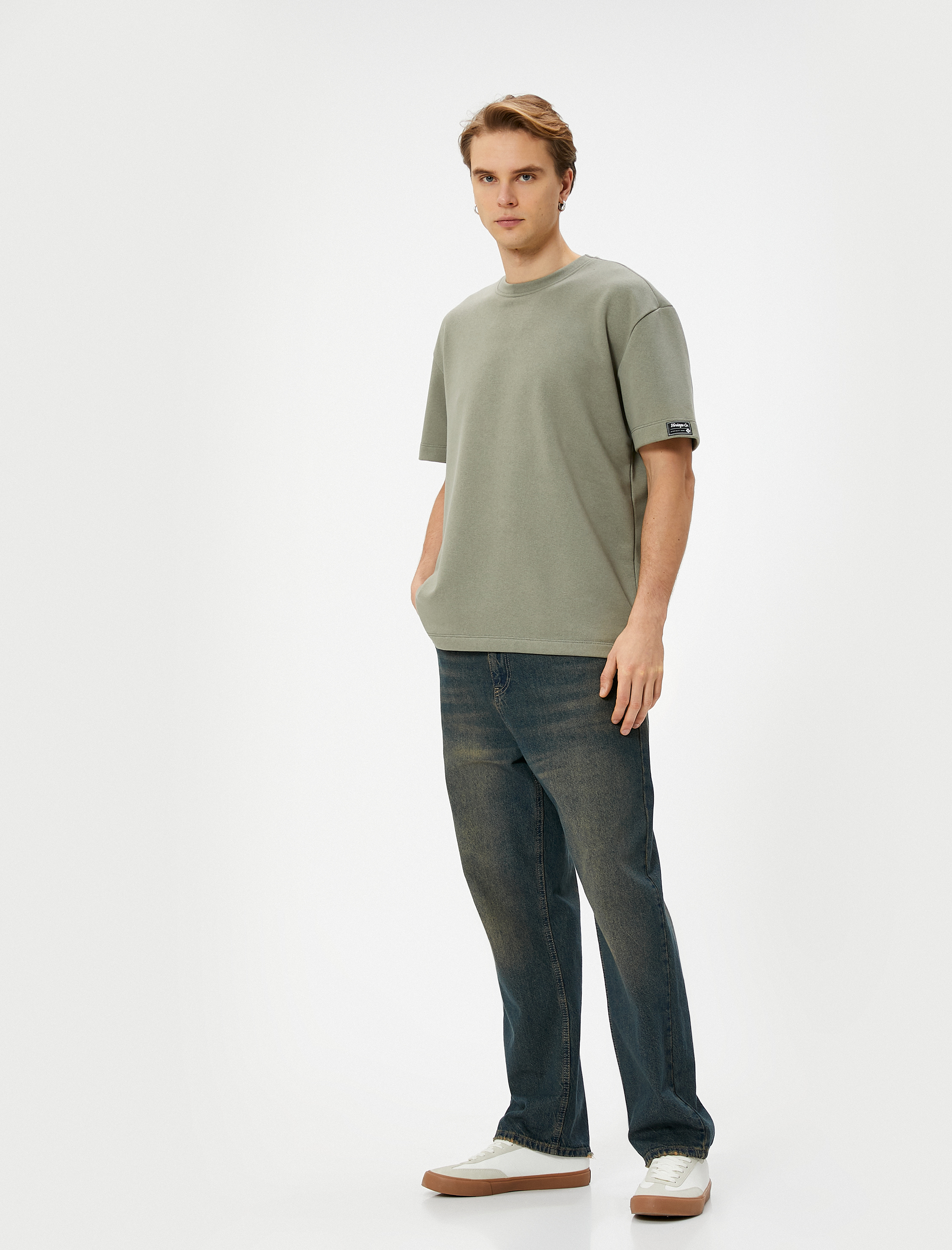   Oversize Tişört Etiket Detaylı Bisiklet Yaka