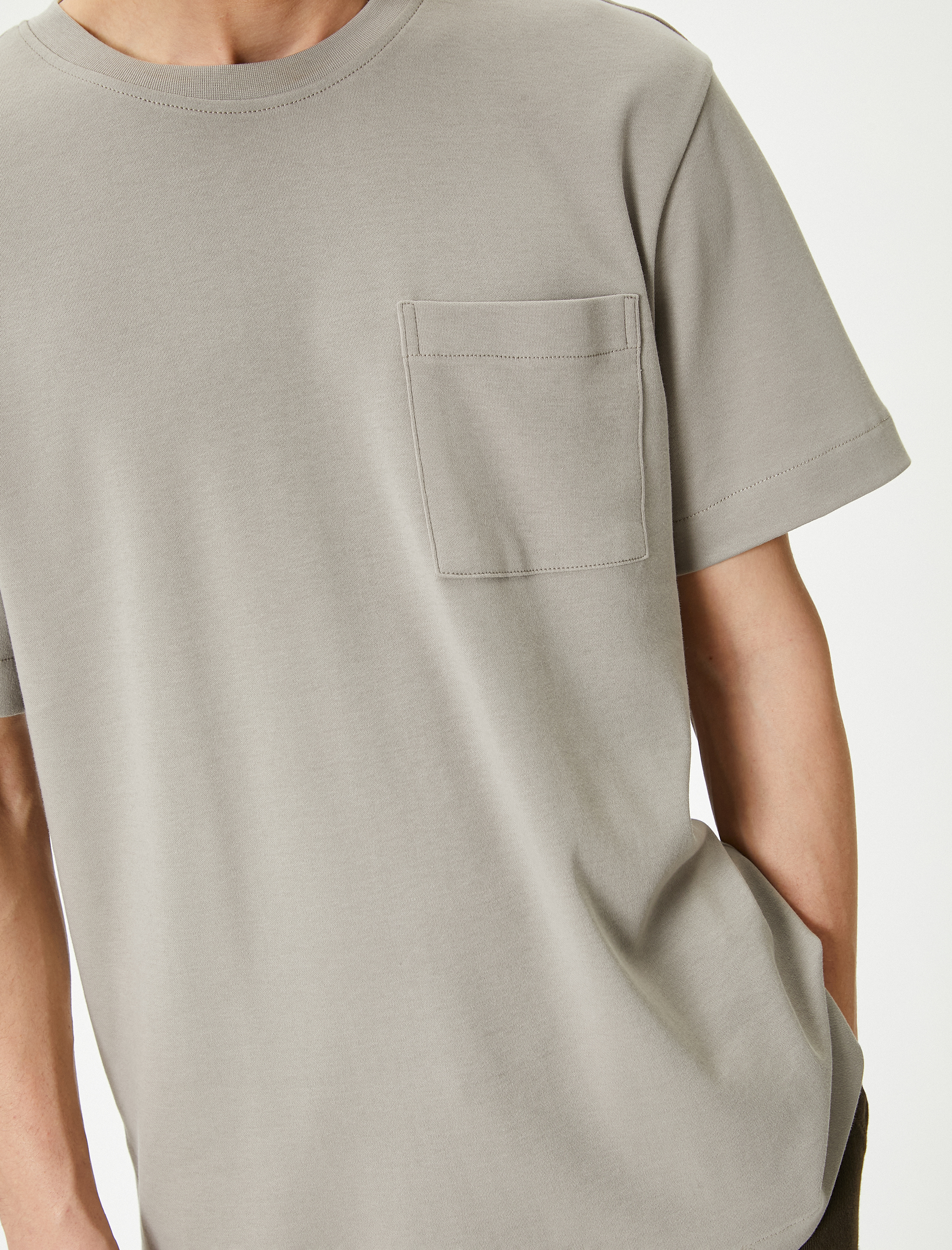   Basic Tişört Cep Detaylı Kısa Kollu Bisiklet Yaka