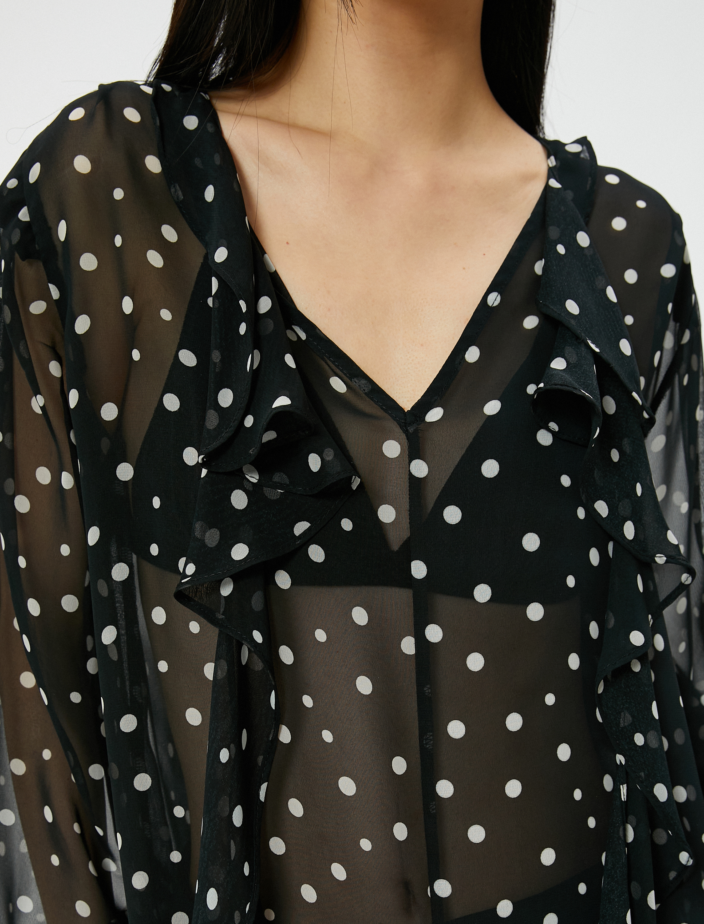   Puantiyeli Bluz Tül Fırfırlı Fular Yaka Uzun Kollu