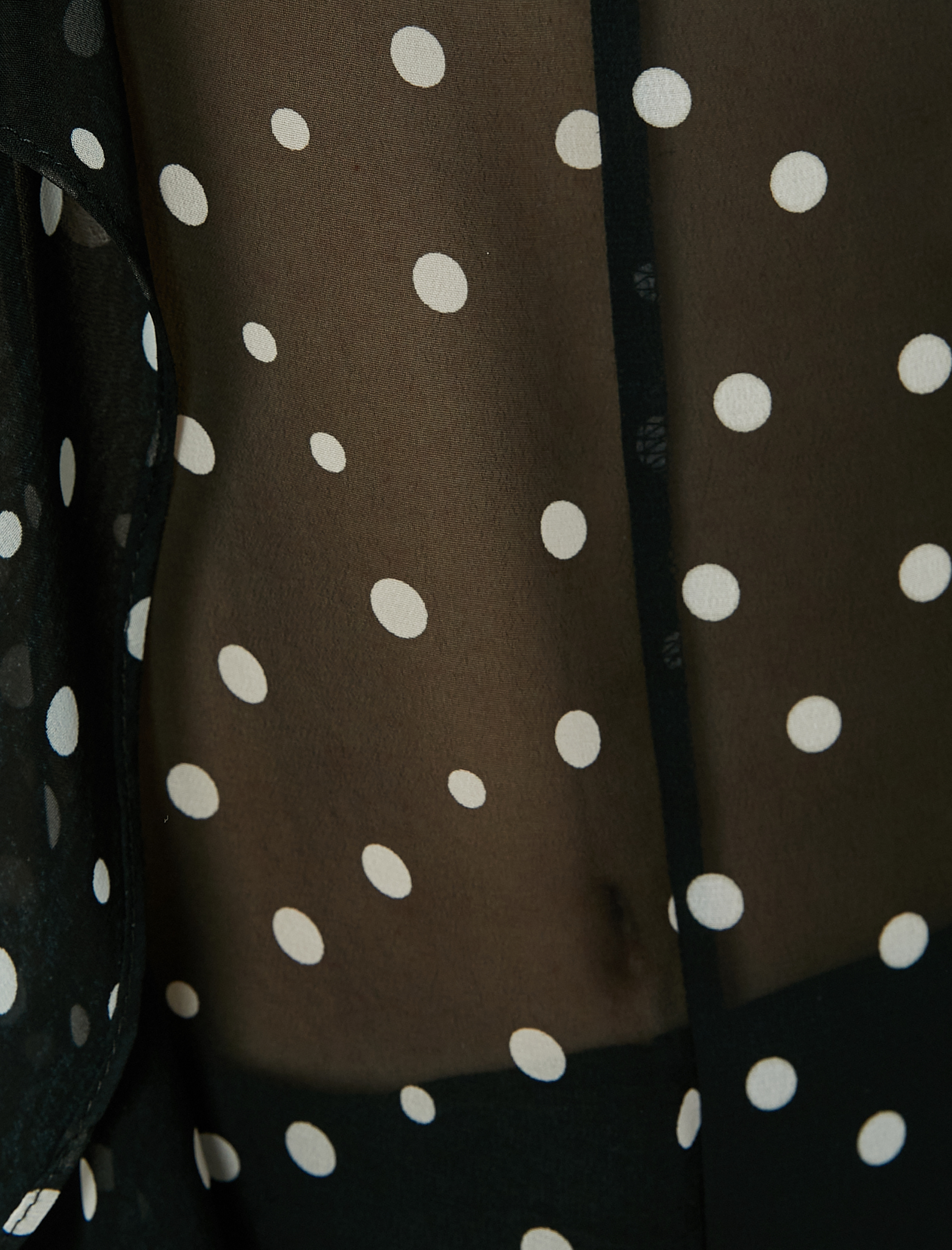   Puantiyeli Bluz Tül Fırfırlı Fular Yaka Uzun Kollu