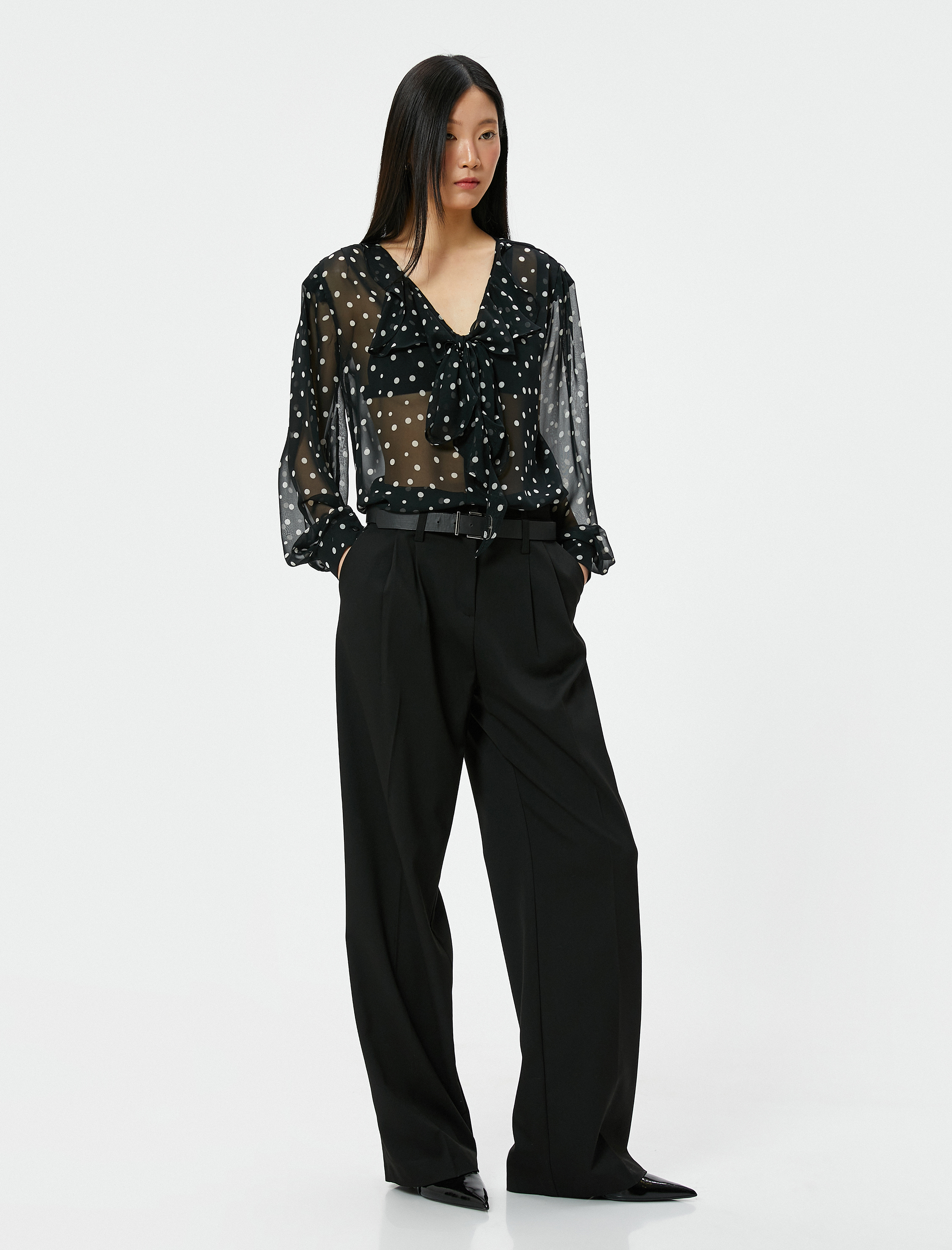   Puantiyeli Bluz Tül Fırfırlı Fular Yaka Uzun Kollu