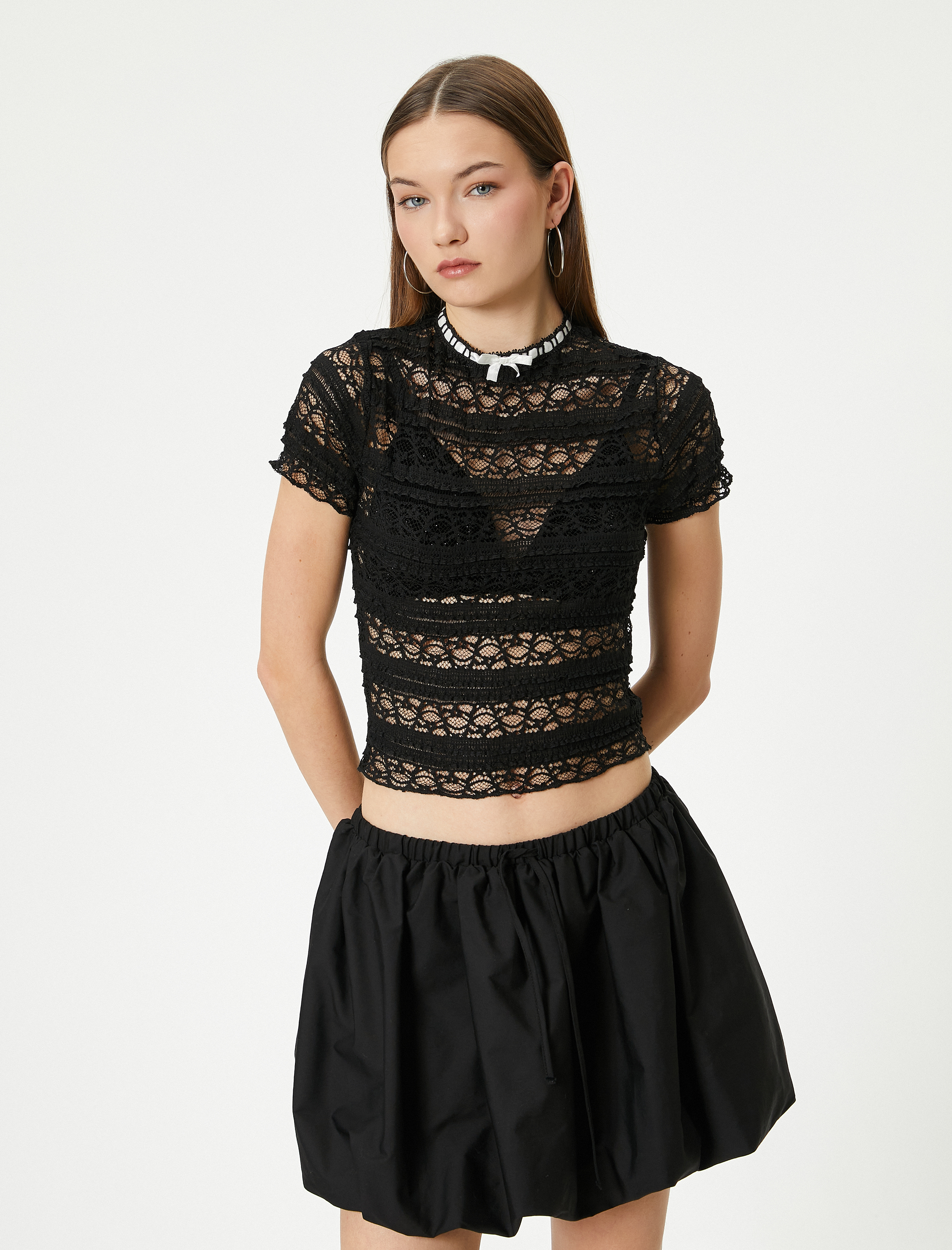   Dantel Tişört Fiyonklu Dik Yaka Kısa Kollu