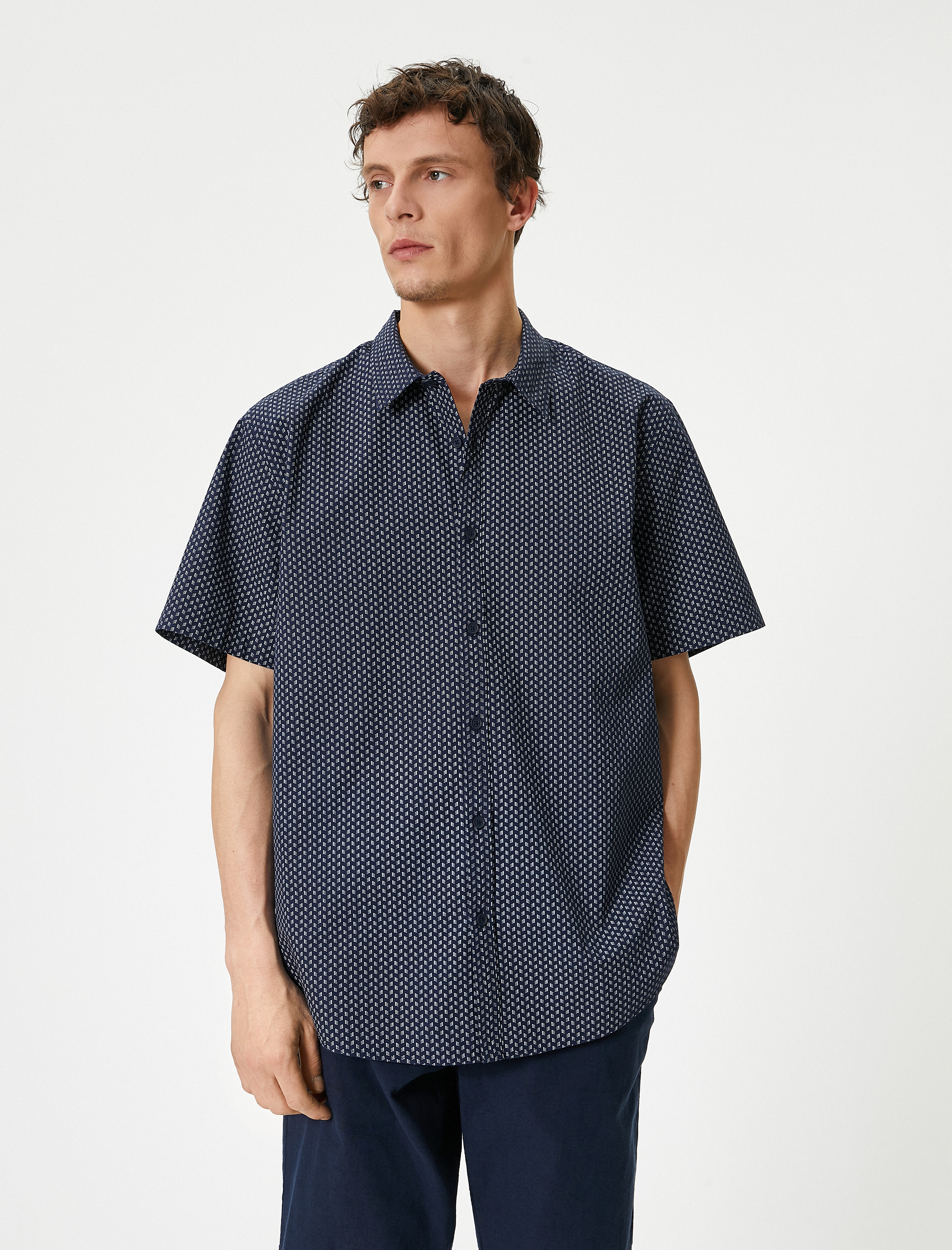   Kısa Kollu Gömlek Minimal Desenli Klasik Yaka Pamuklu Regular Fit