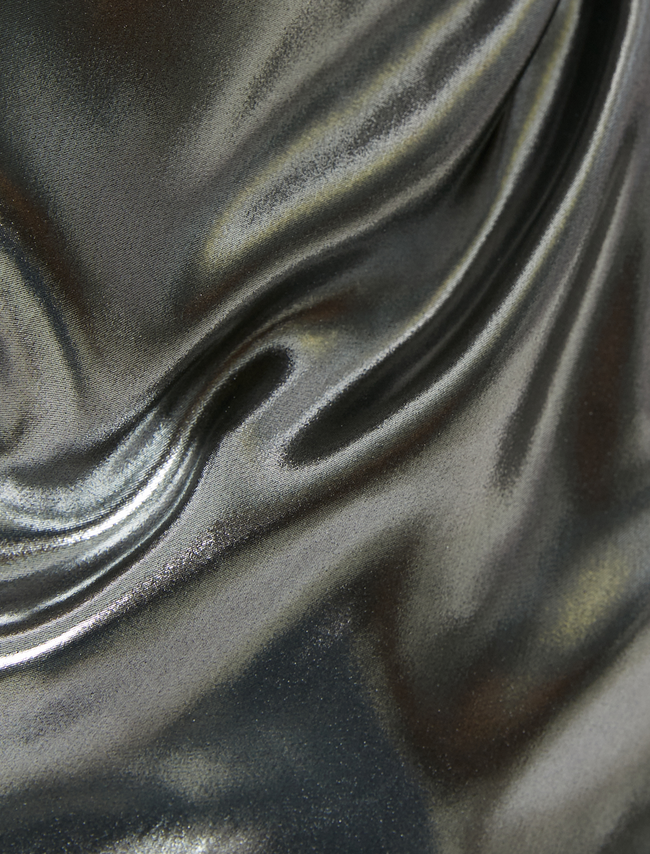   Parlak Metalik Bluz İnce Askılı Degaje Yaka