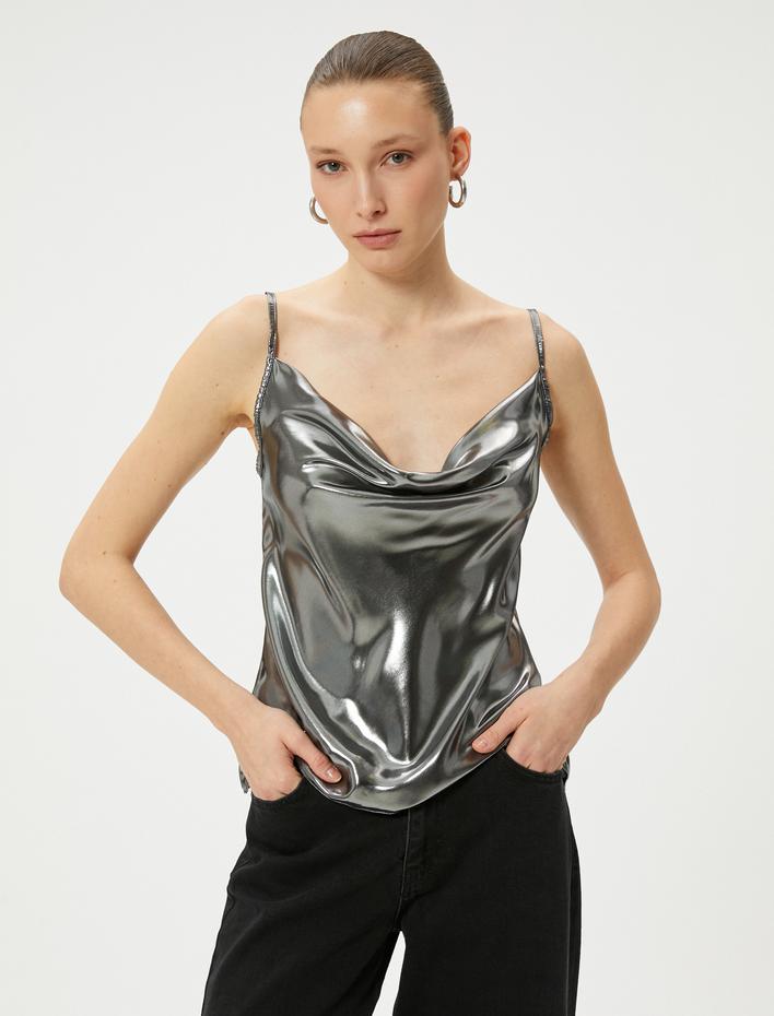  Parlak Metalik Bluz İnce Askılı Degaje Yaka