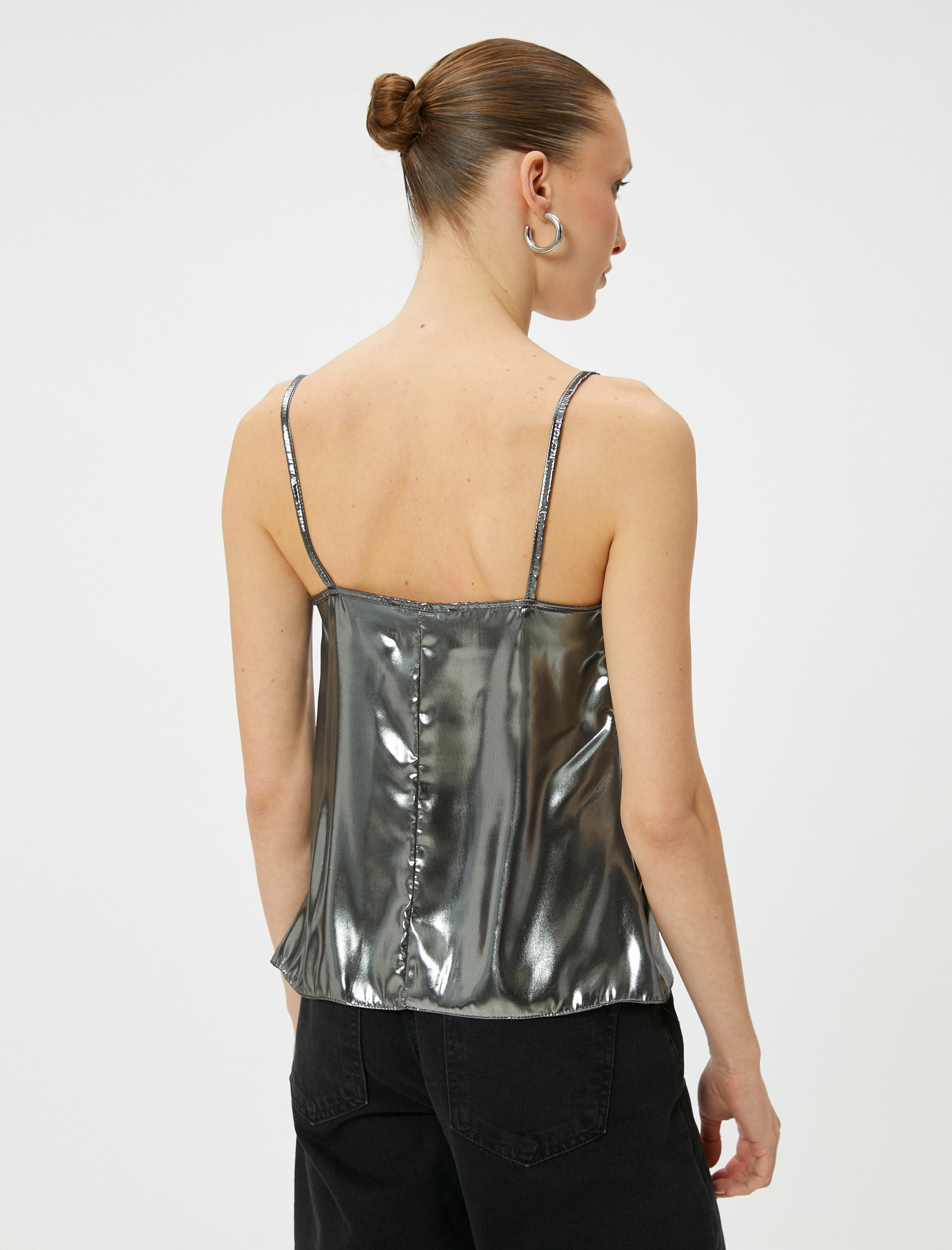   Parlak Metalik Bluz İnce Askılı Degaje Yaka