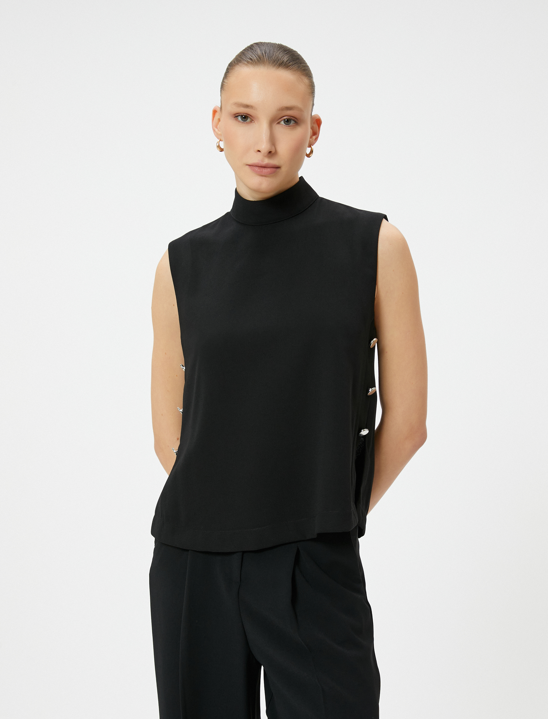   Dik Yaka Bluz Kolsuz Yanları Düğmeli