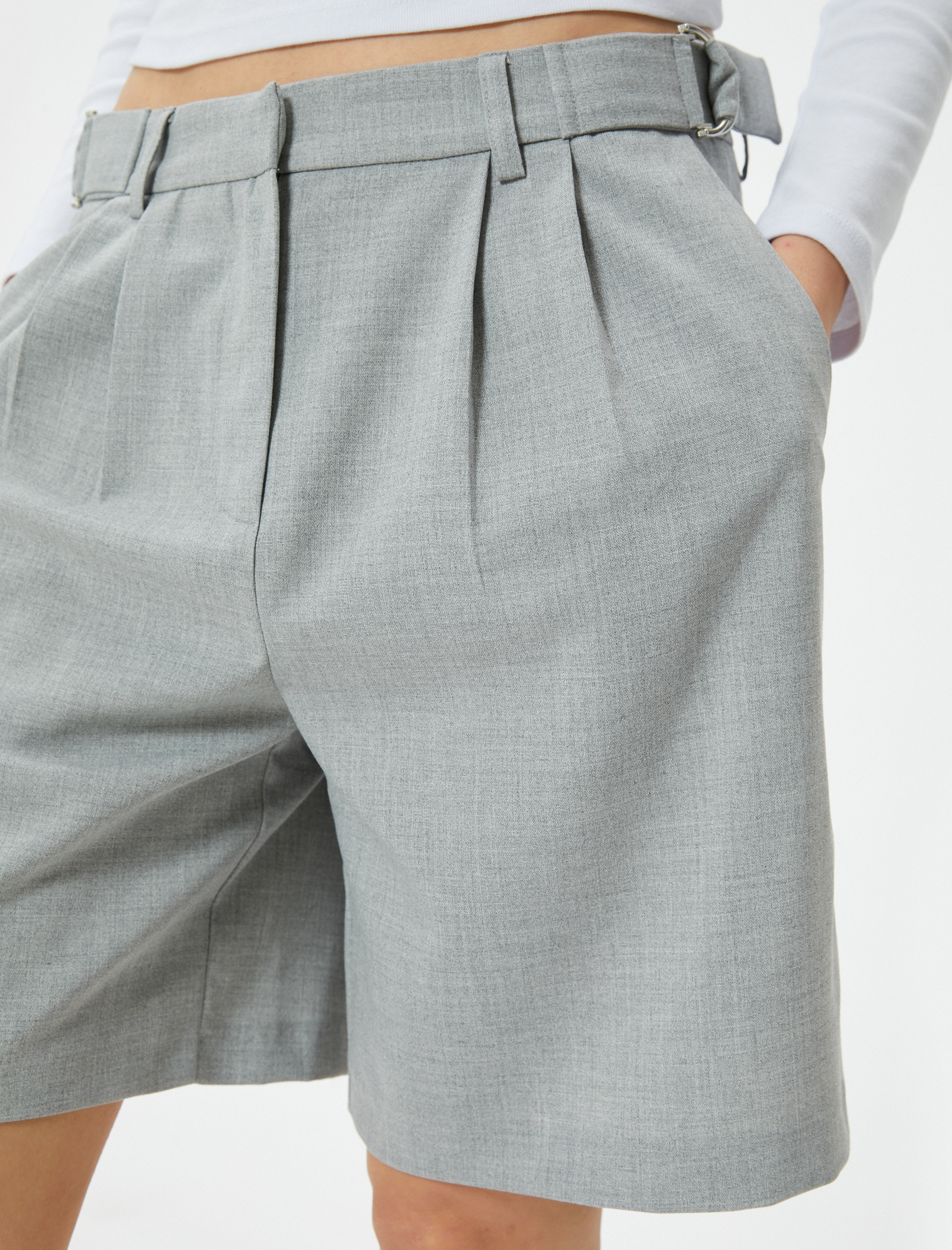   Bermuda Şort Normal Bel Cepli Pileli