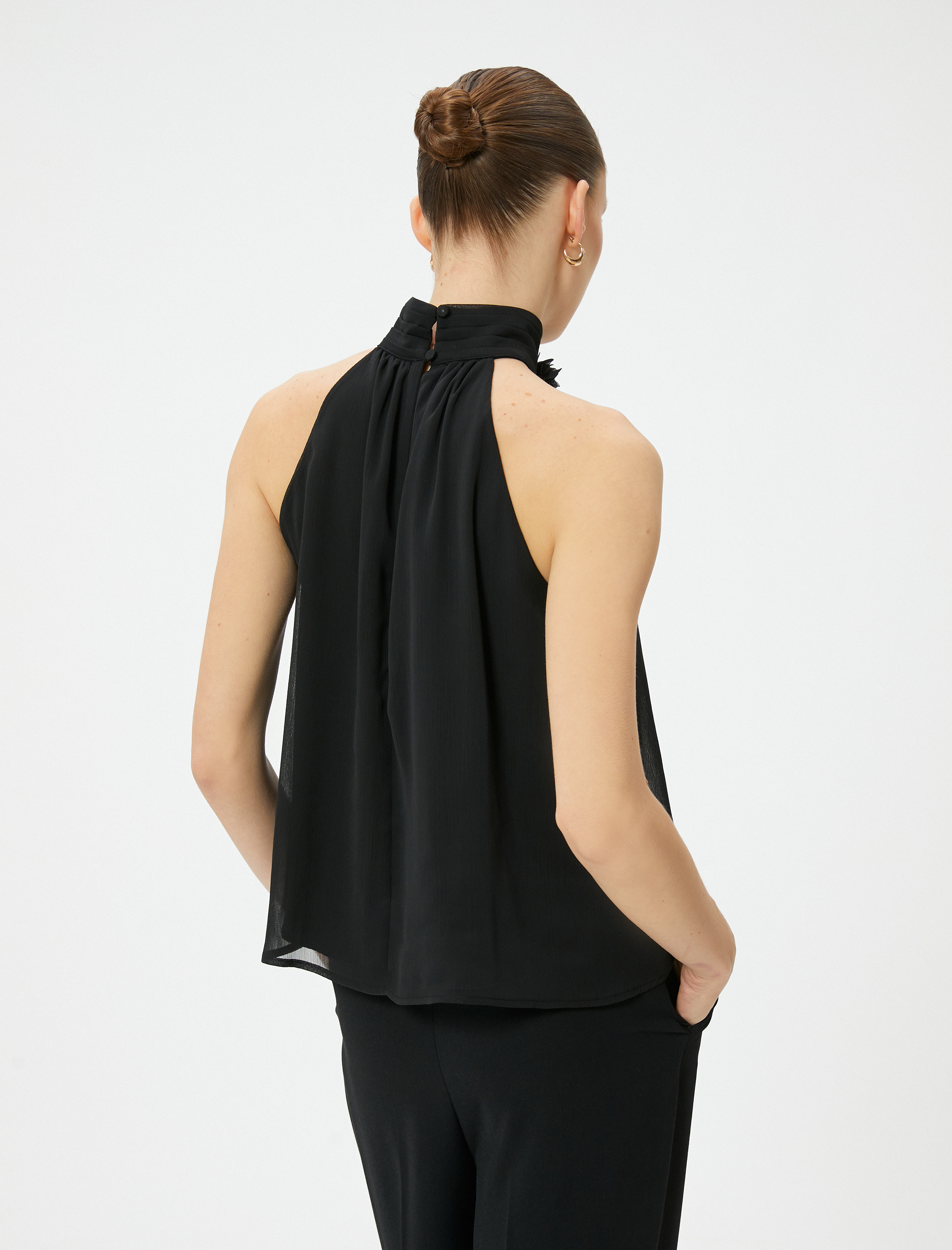 Halter Yaka Bluz Şifon Çiçek Aplikeli