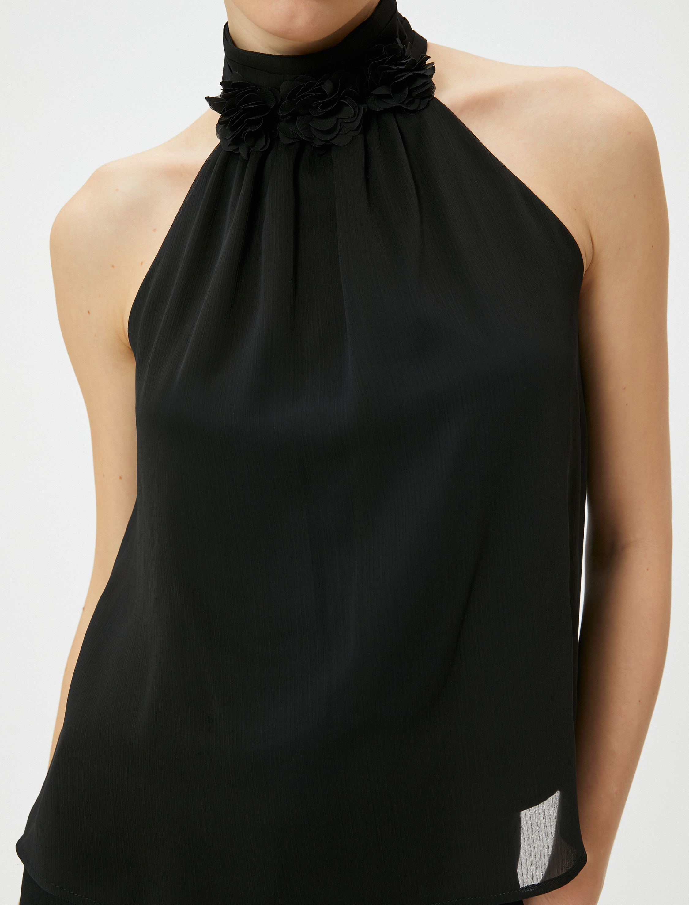 Halter Yaka Bluz Şifon Çiçek Aplikeli