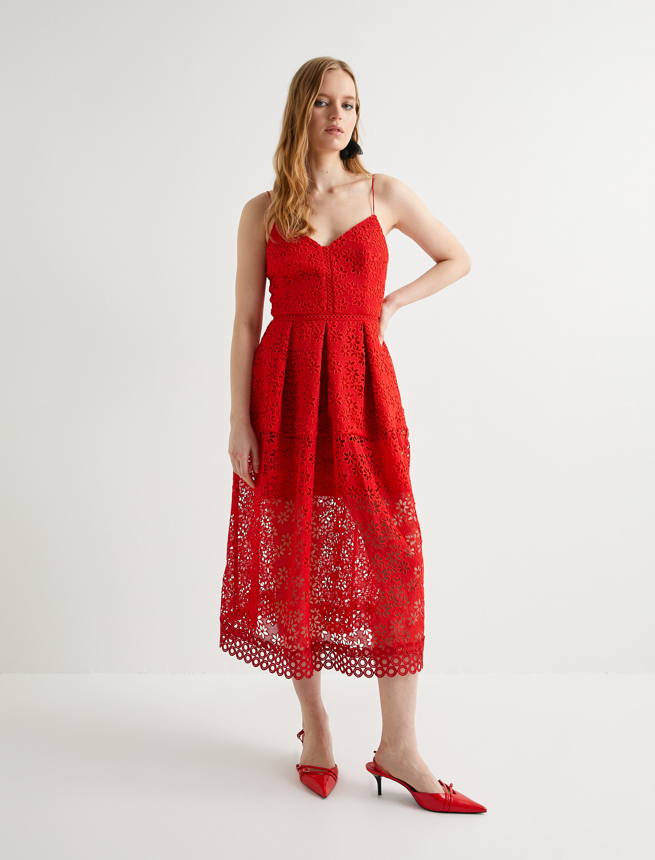   Dantel Abiye Elbise Çiçekli Midi Boy İnce Askılı Kalp Yaka Cepli