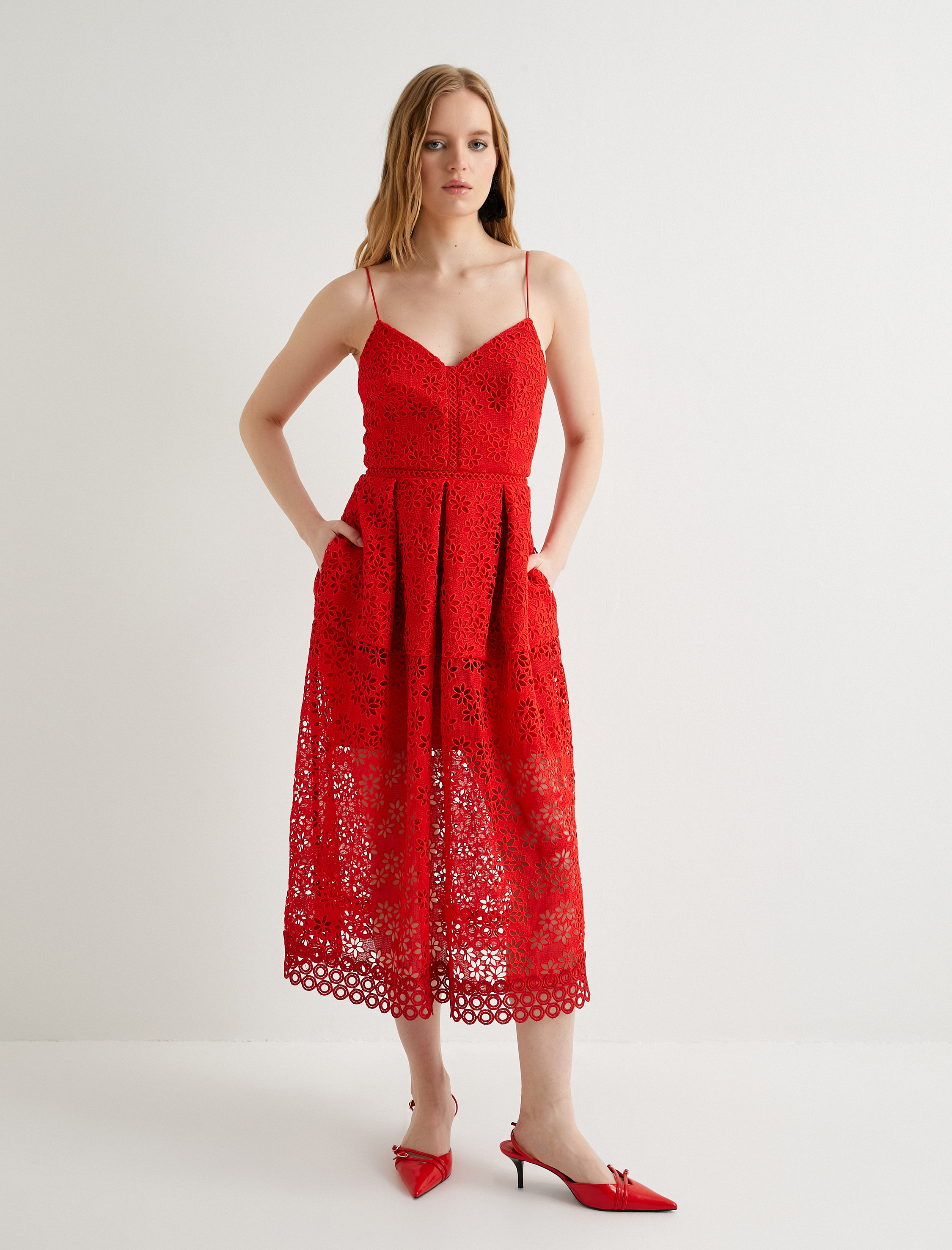   Dantel Abiye Elbise Çiçekli Midi Boy İnce Askılı Kalp Yaka Cepli