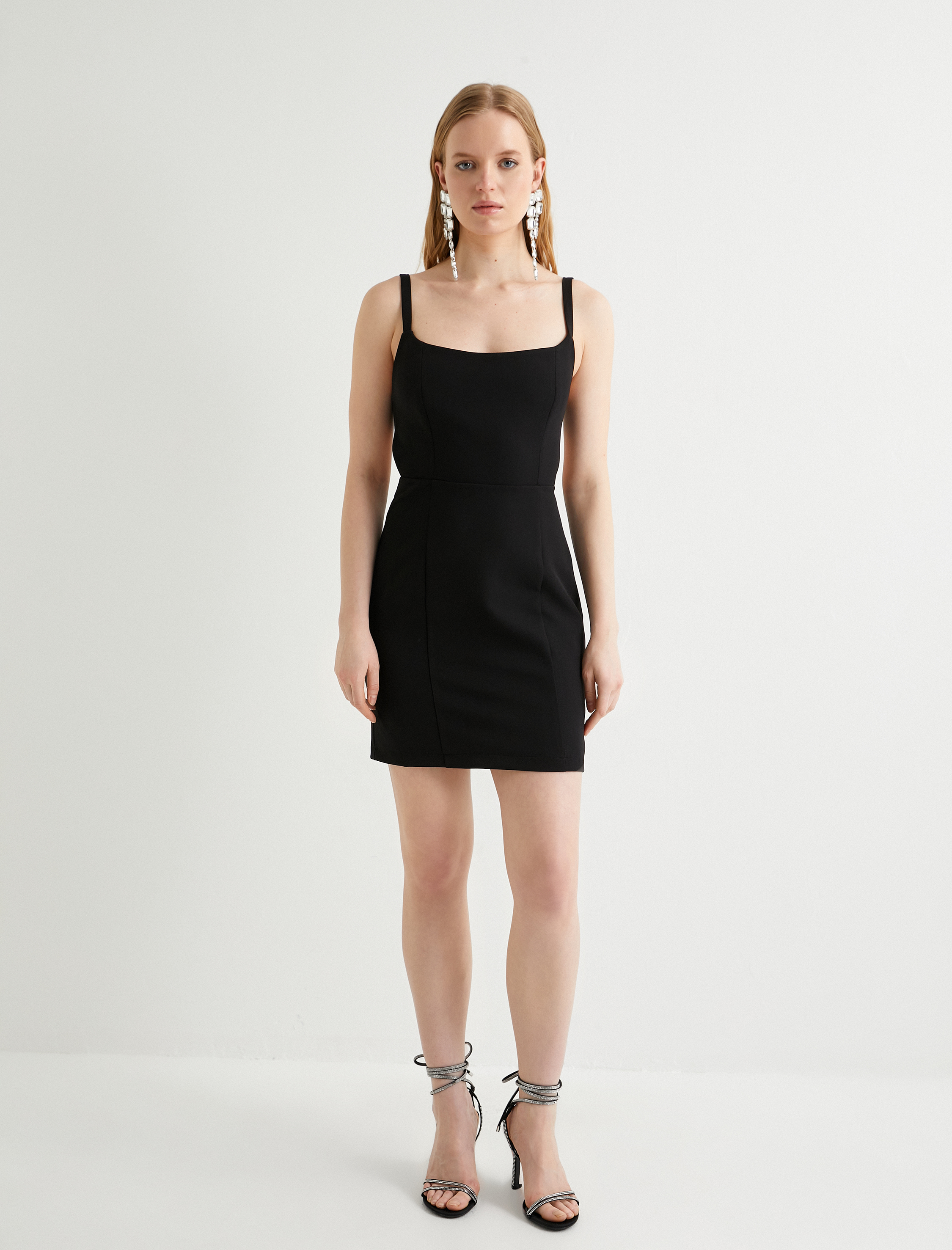   Askılı Mini Kalem Elbise Arkası Pencere Detaylı Kare Yaka Slim Fit Astarlı