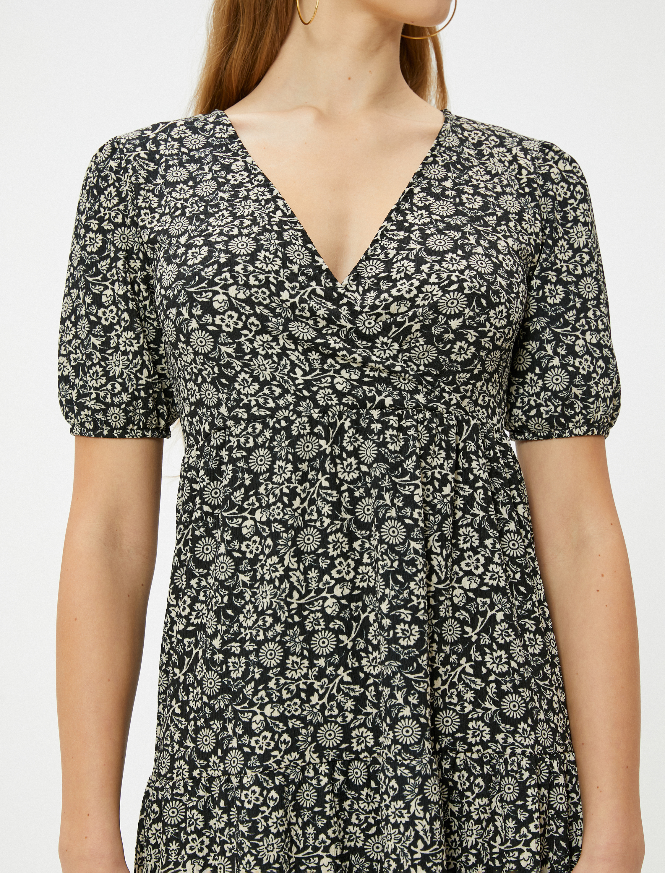   Çiçekli Elbise Midi Boy Kruvaze V Yaka Kısa Balon Kollu Rahat Kalıp Bürümcük