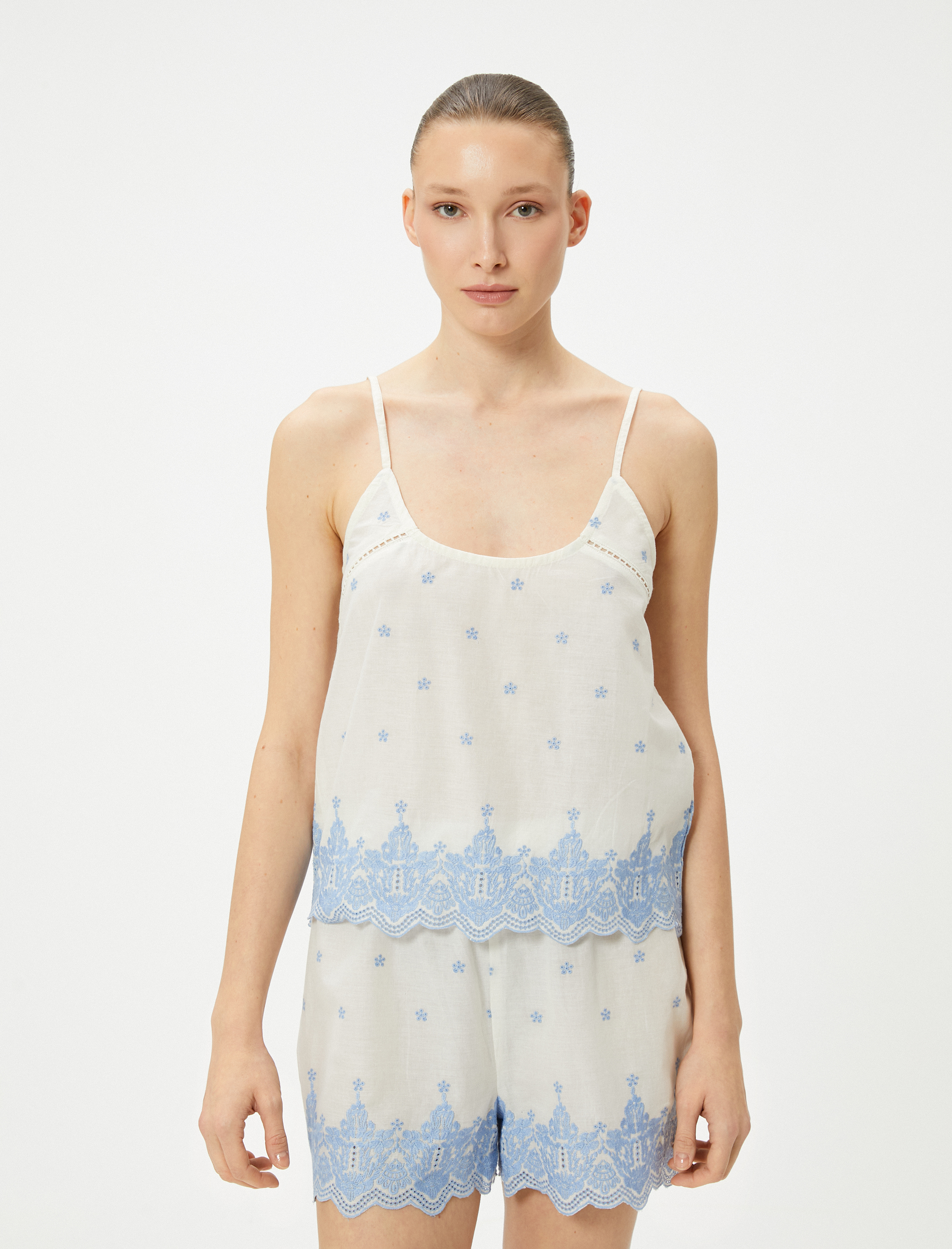 Askılı Pijama Üstü Çiçek İşlemeli U Yaka