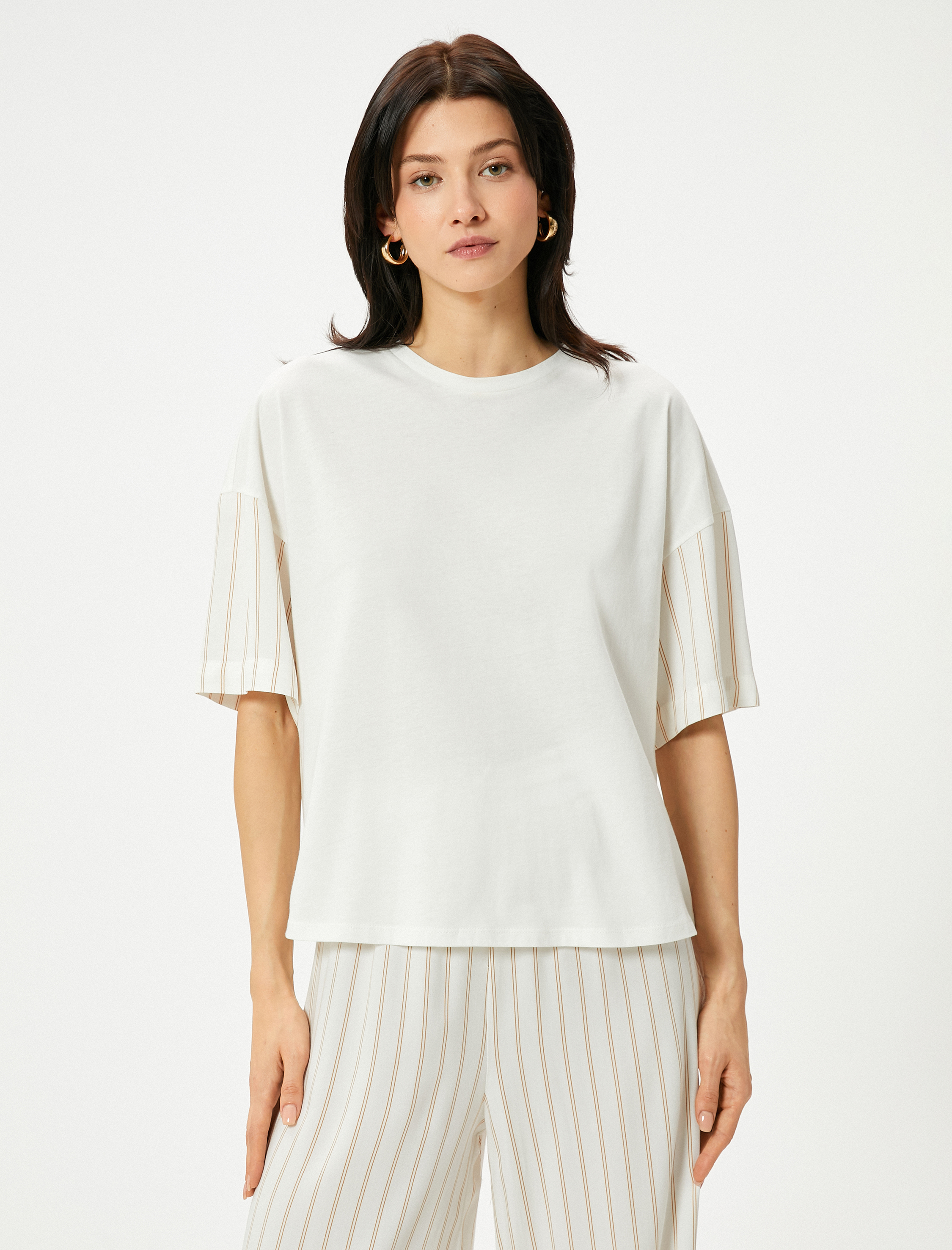   Oversize Tişört Pamuklu Kısa Kollu Bisiklet Yaka Sırt Detaylı