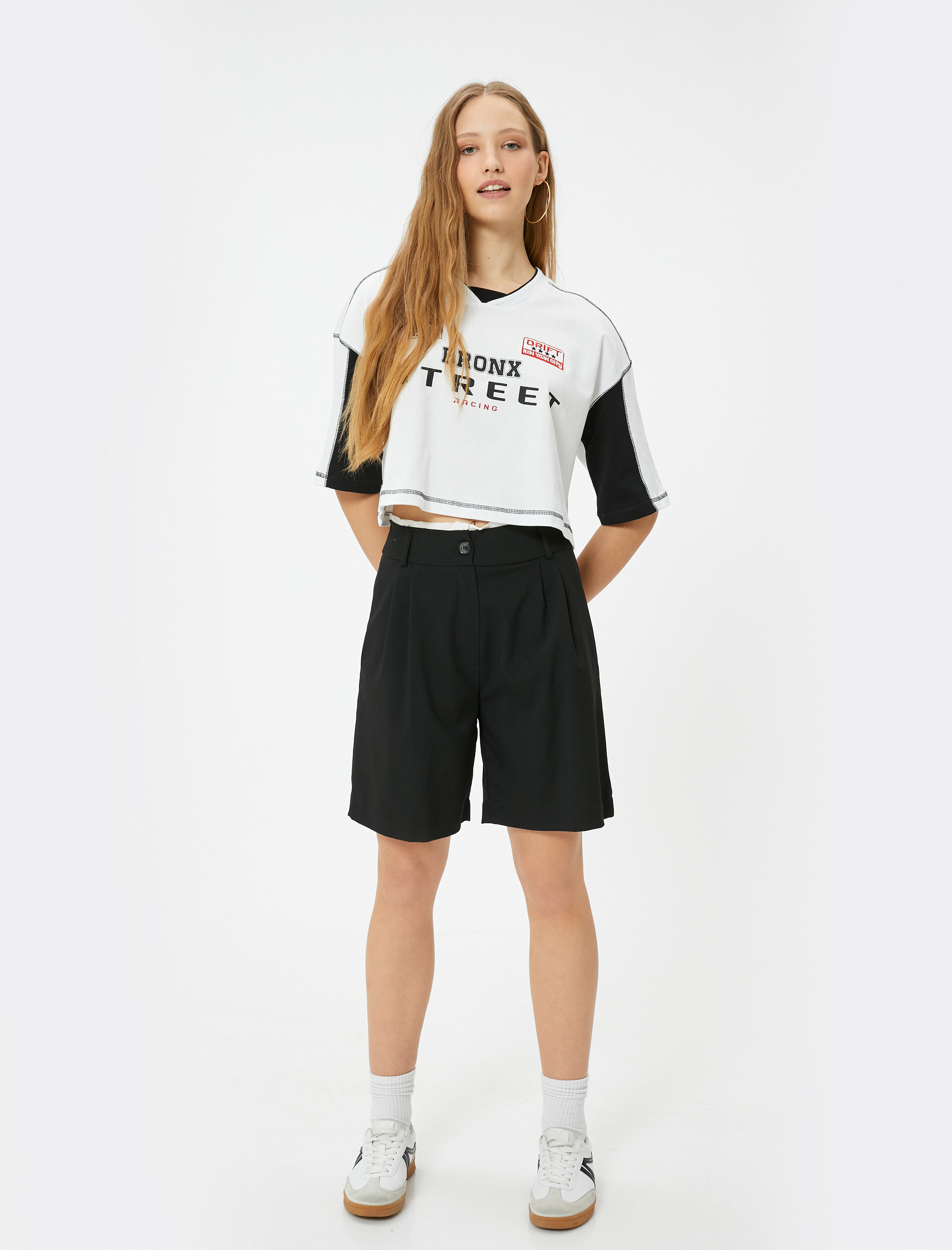   Forma Tişört Yarış Temalı Renk Bloklu Kısa Kollu V Yaka Rahat Kalıp