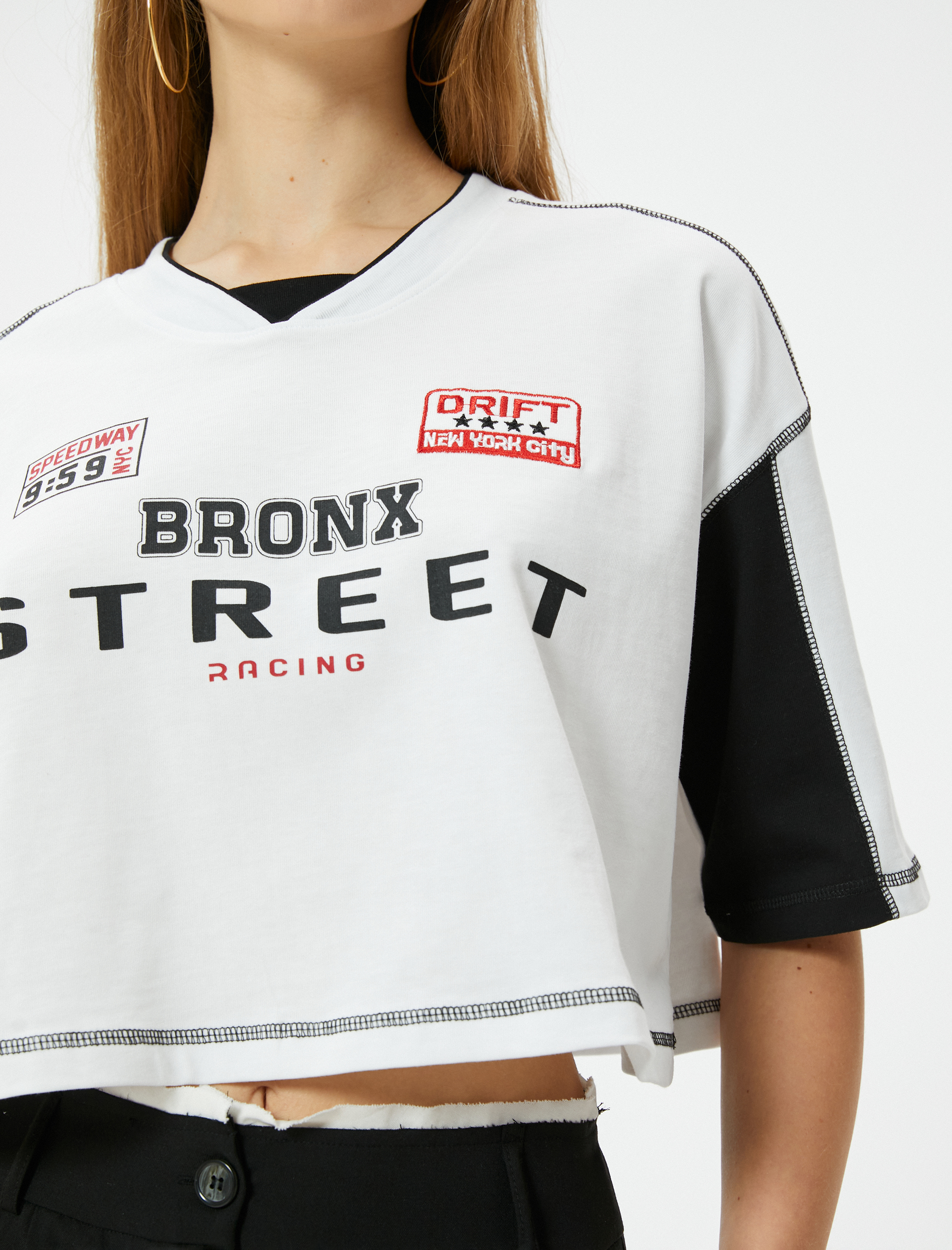   Forma Tişört Yarış Temalı Renk Bloklu Kısa Kollu V Yaka Rahat Kalıp