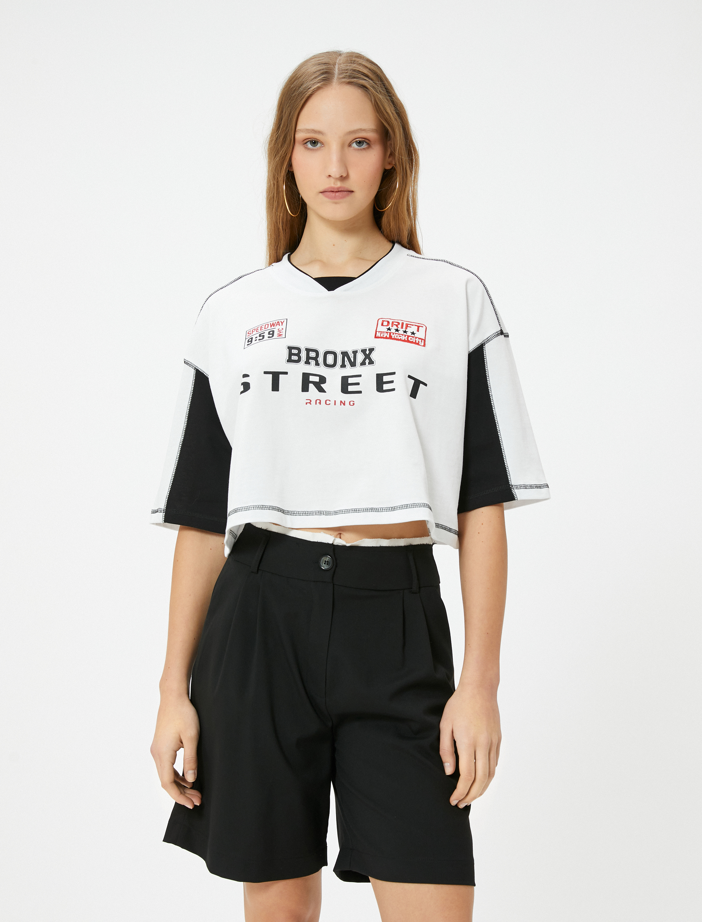   Forma Tişört Yarış Temalı Renk Bloklu Kısa Kollu V Yaka Rahat Kalıp