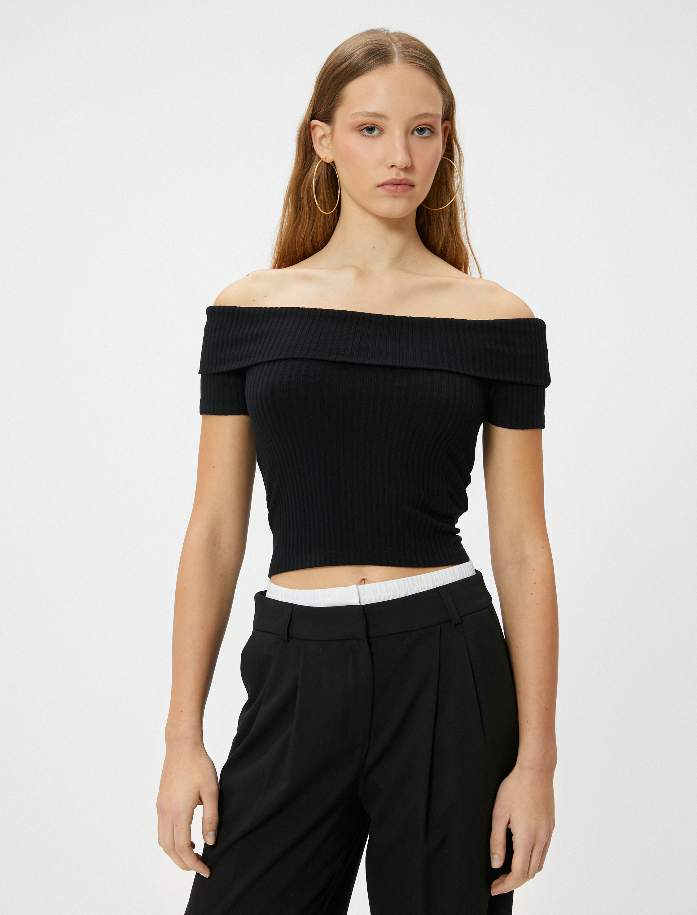 Madonna Yaka Tişört Crop Omzu Açık Ribanalı Kısa Kollu Slim Fit