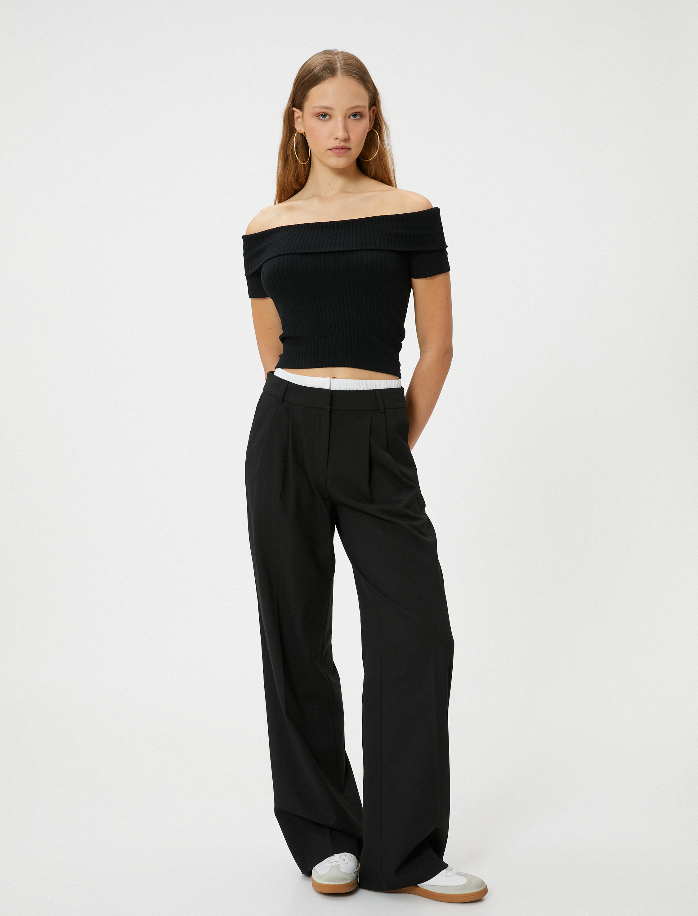 Madonna Yaka Tişört Crop Omzu Açık Ribanalı Kısa Kollu Slim Fit