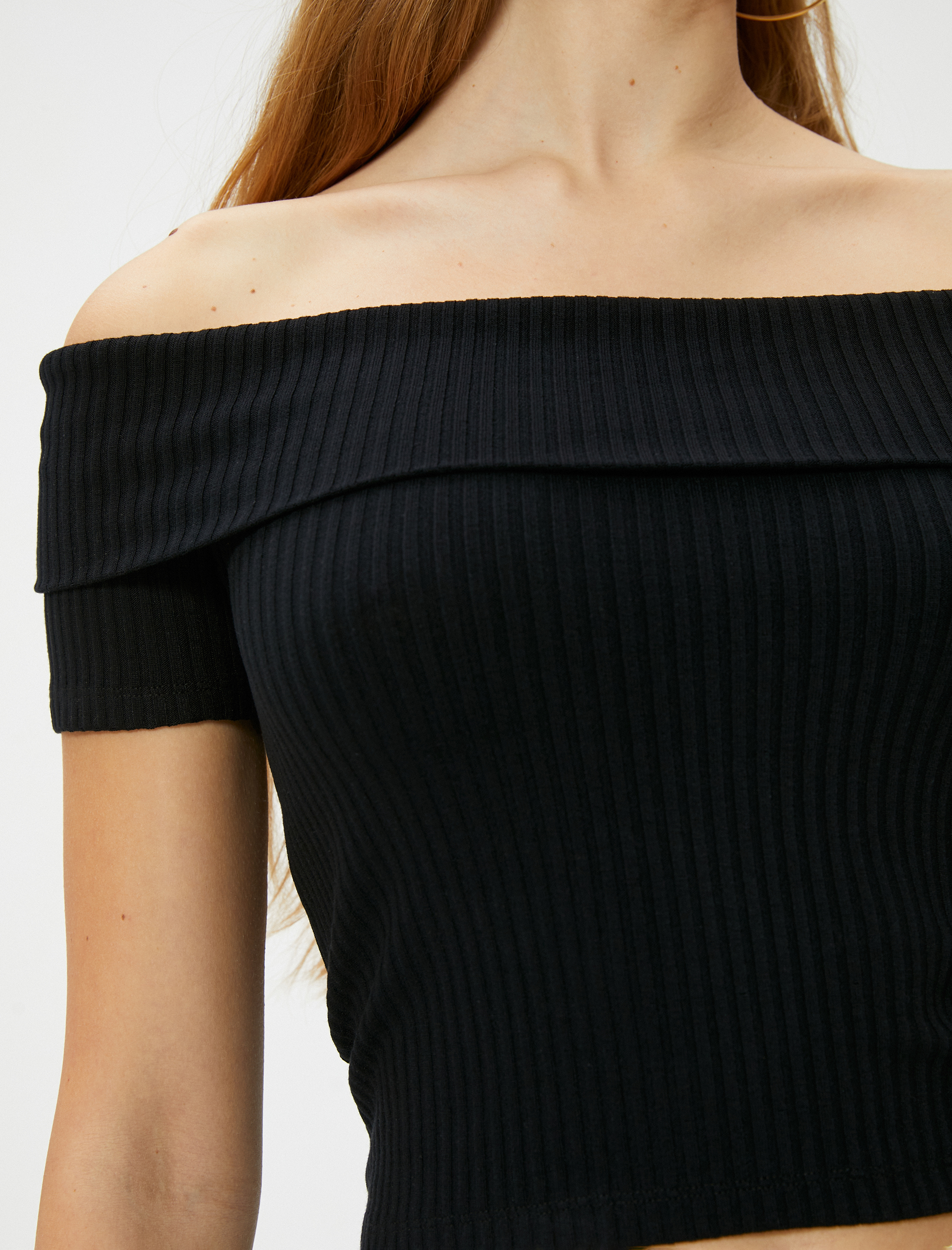 Madonna Yaka Tişört Crop Omzu Açık Ribanalı Kısa Kollu Slim Fit
