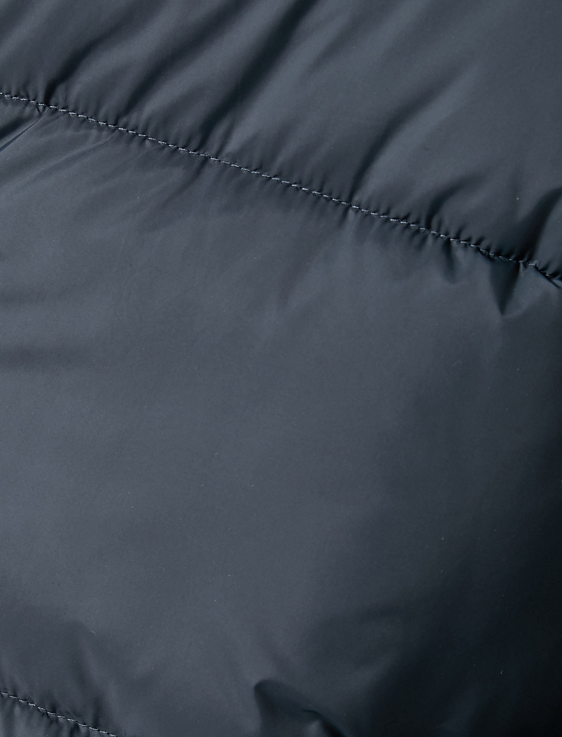   Şişme Mont Dik Yaka Fermuarlı Etiket Baskılı Cep Detaylı