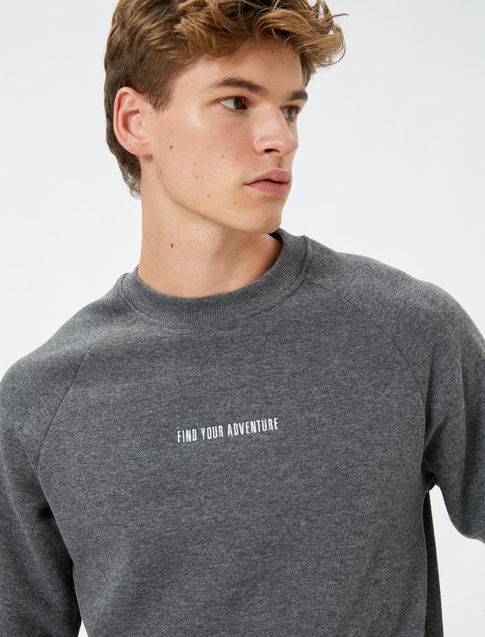  Bisiklet Yaka Sweatshirt Slogan İşlemeli Reglan Kollu Şardonlu